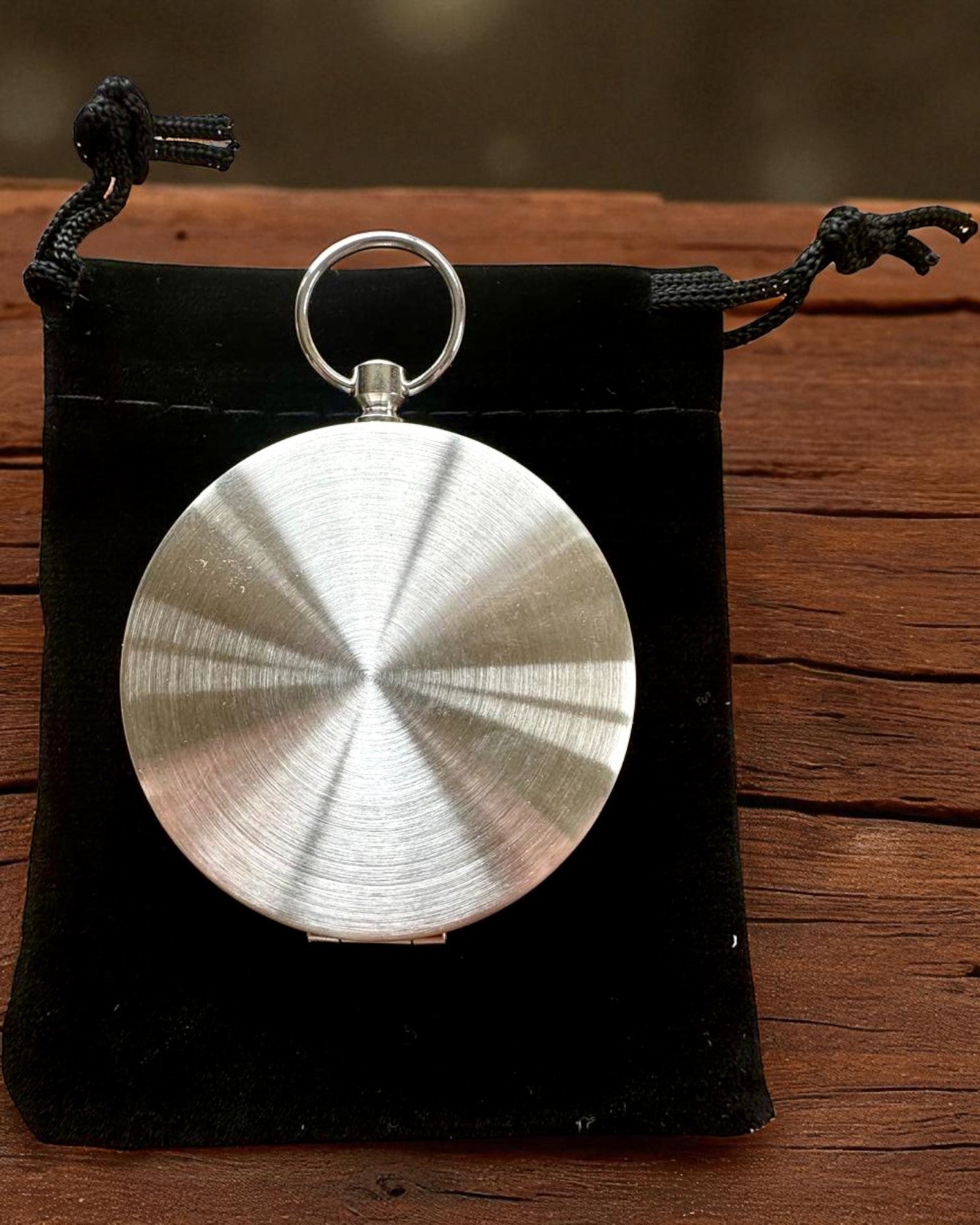 Wodoodporny Mosiężny Kompas z Efektem Świecenia - Niezbędnik Na Wędrówki i Kemping, personalizacja grawerem