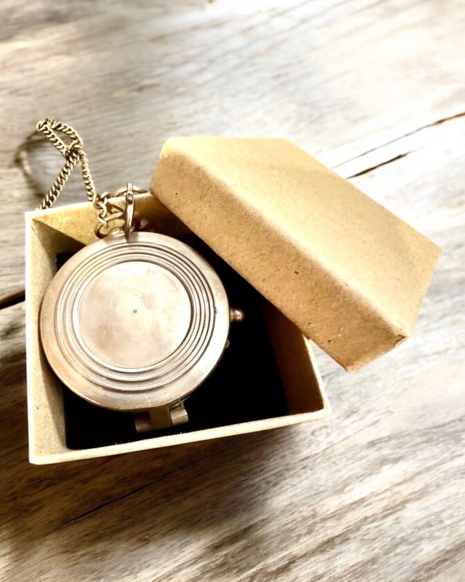 Indický Kompas „Odysseus“ – Retro Průzkumnická Perla s Možností Gravírování