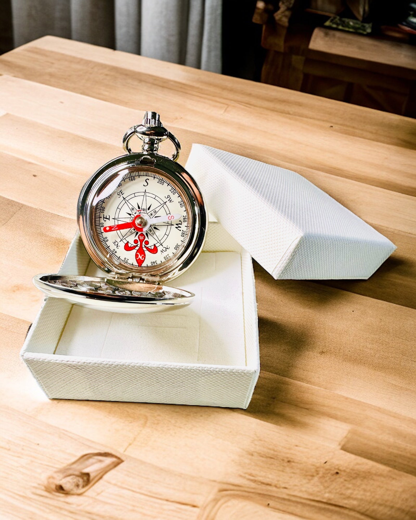 Mini Kompas Objevitel, Přenosný a Elegantní, Ideální do Batohů a Outdooru