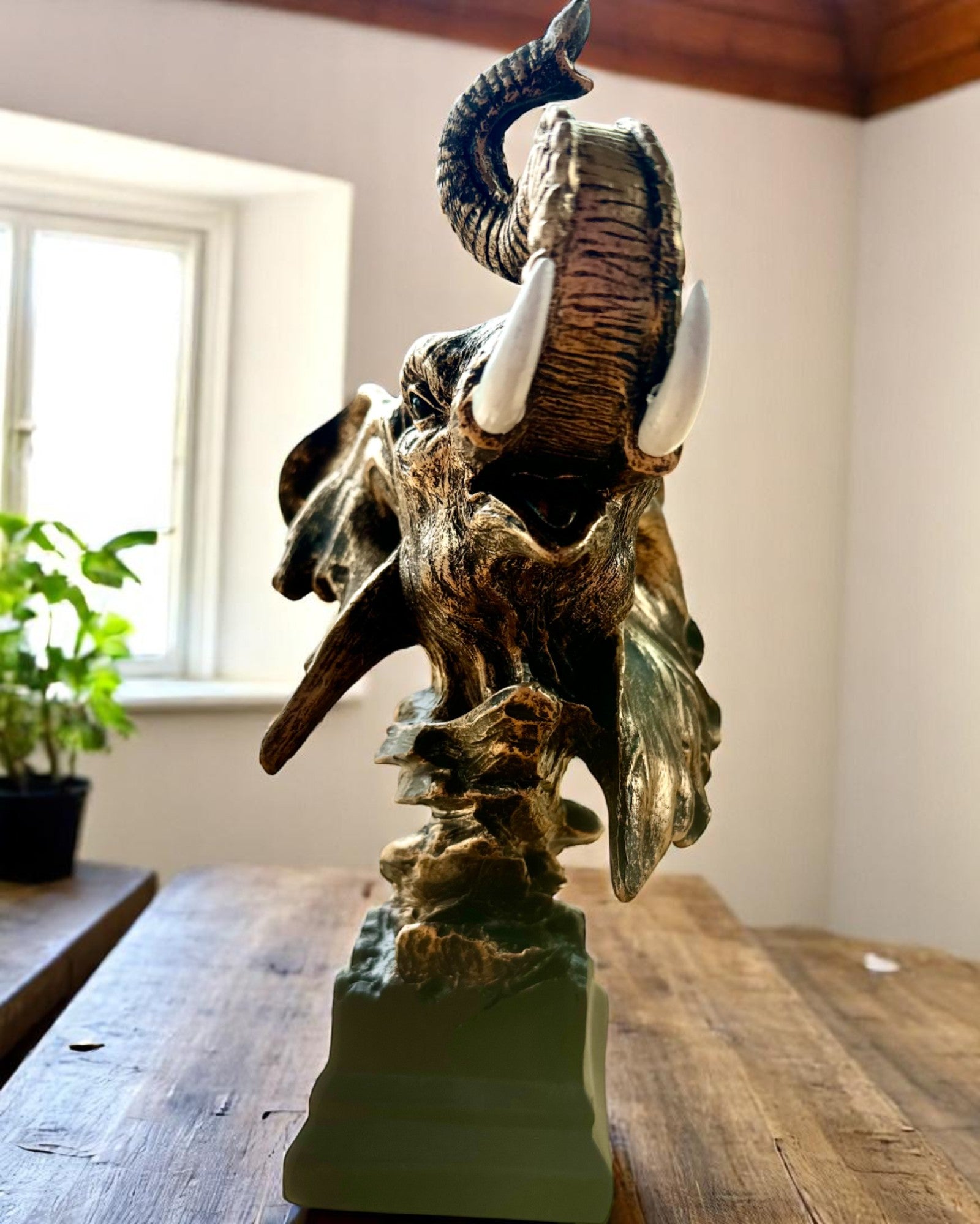 Dekorativní soška "Pýcha savany" – Figurka hlavy slona s možností gravírování, jako dárek