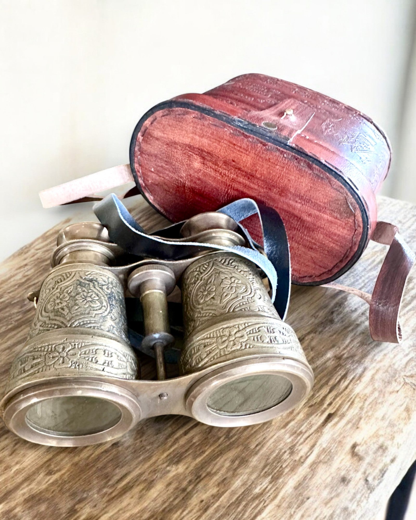 Lornetka z etui skórzanym Victorian's Eye, 11 cm Mosiężna, Ręcznie zdobiona, personalizacja grawerem na prezent
