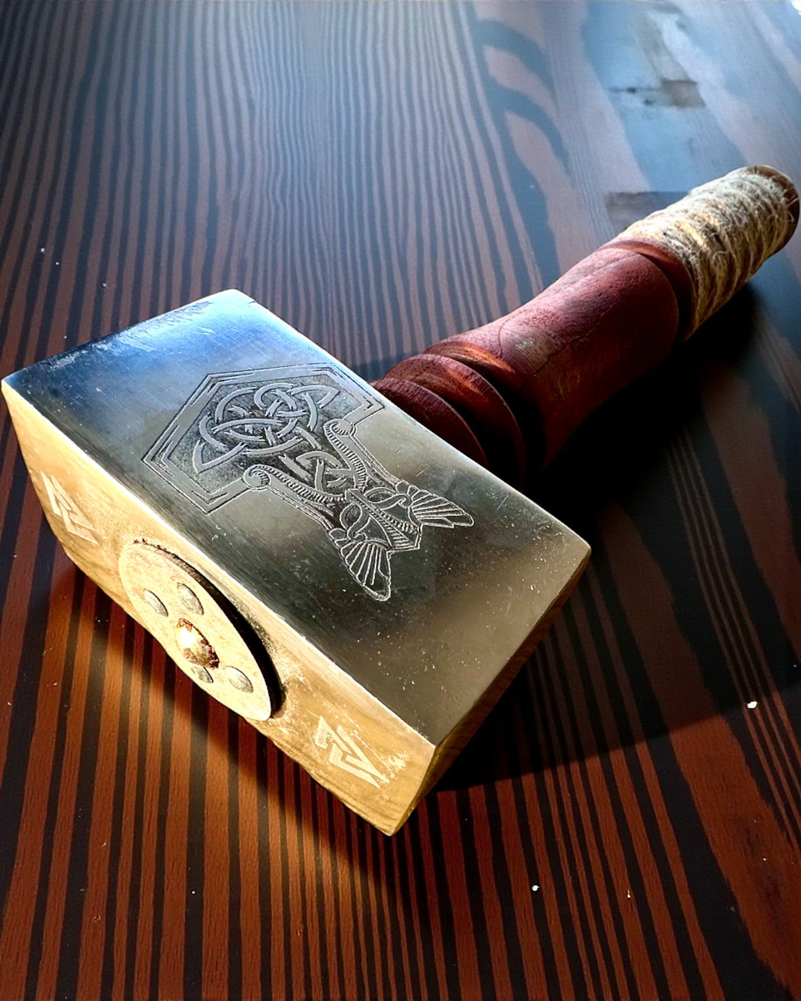 Młot Mjölnir Skaldów – 33 cm, Ručně Kovaný Mlat Vikingů s Možností Gravírování