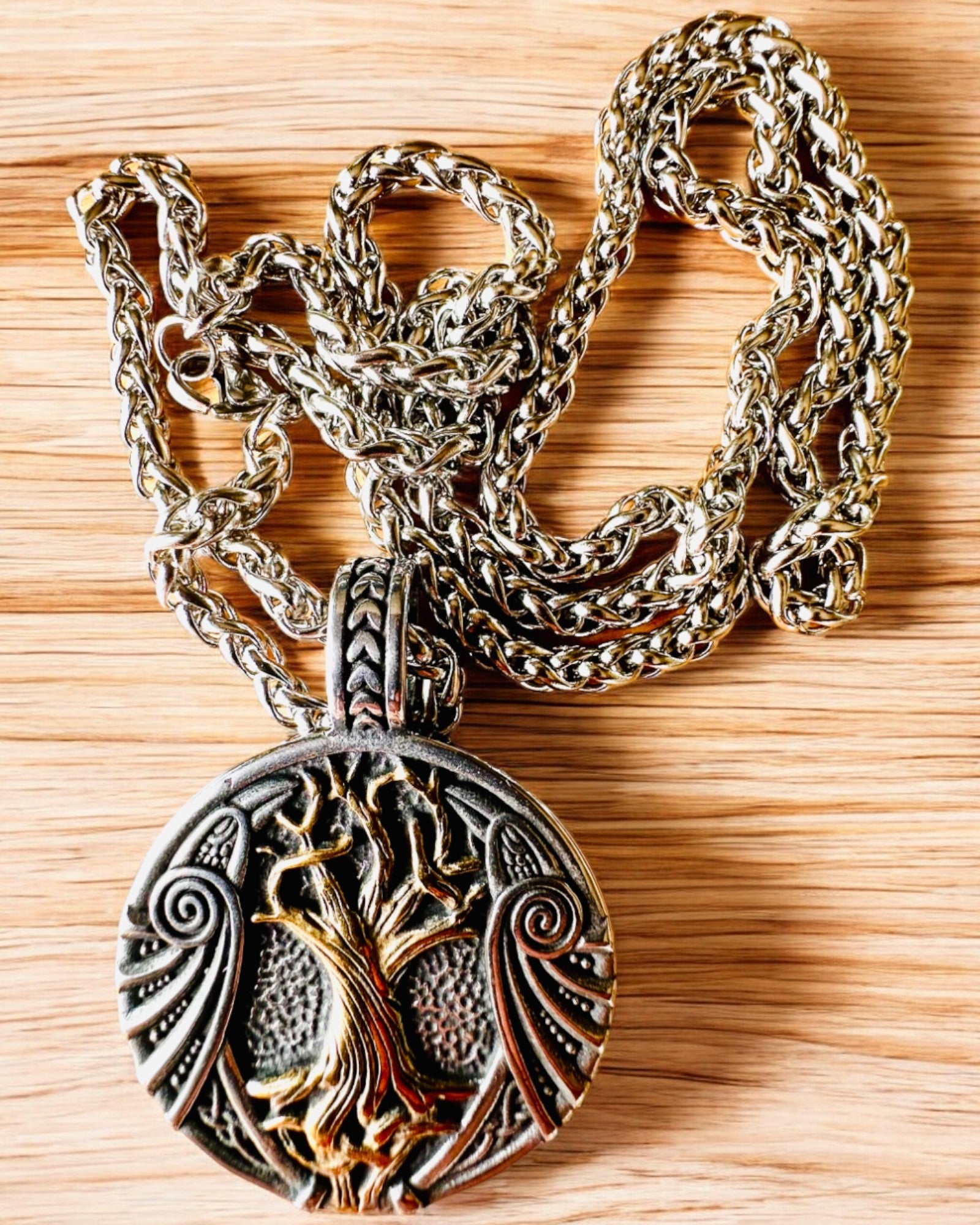 Náhrdelník "Strom života" z nerezové oceli s personalizací, se symbolem Aegishjalmur (Helm hrůzy)