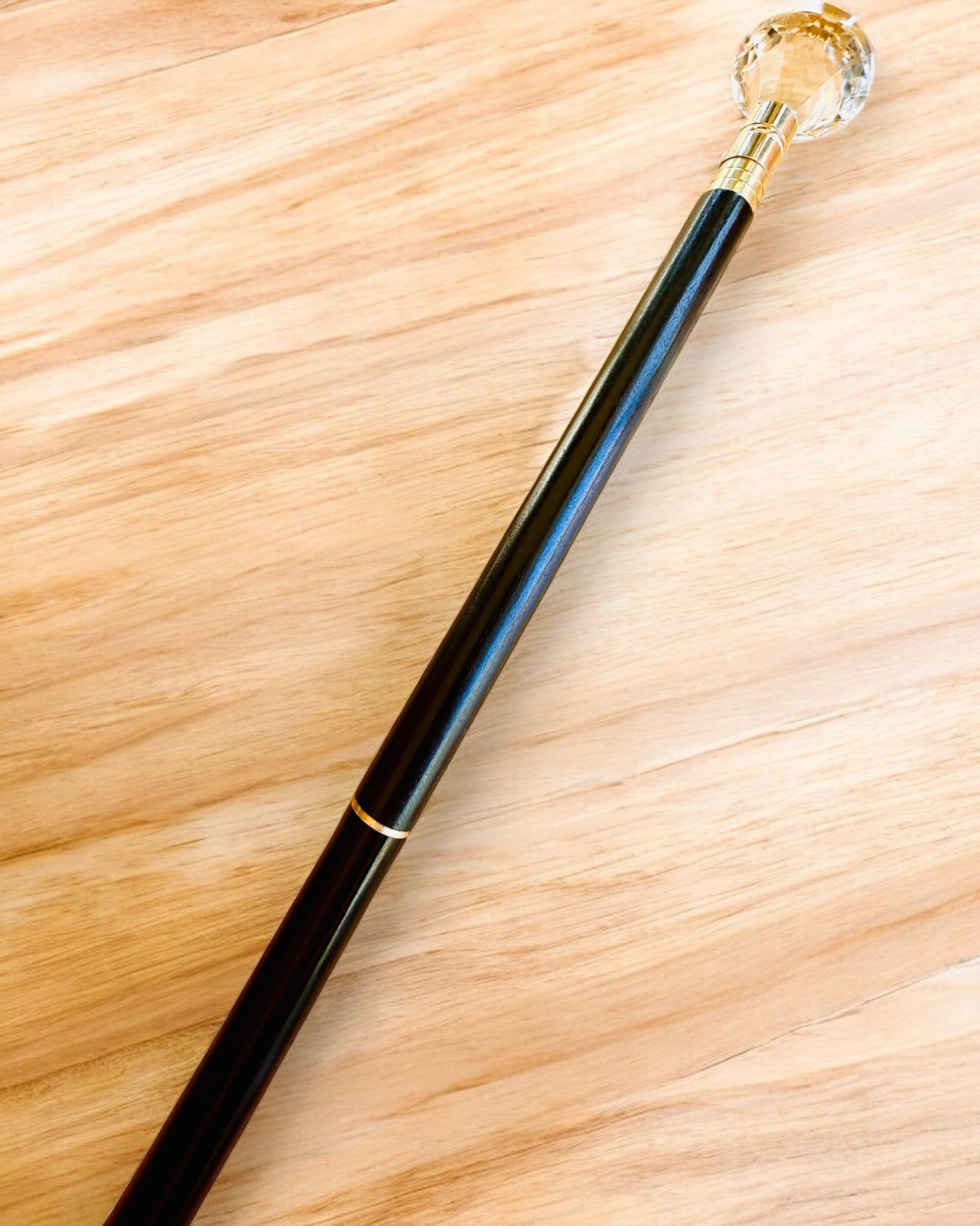 Hůl na procházky "Bílý Diamant" - Dřevěná Ručně vyrobená, možnost gravírování