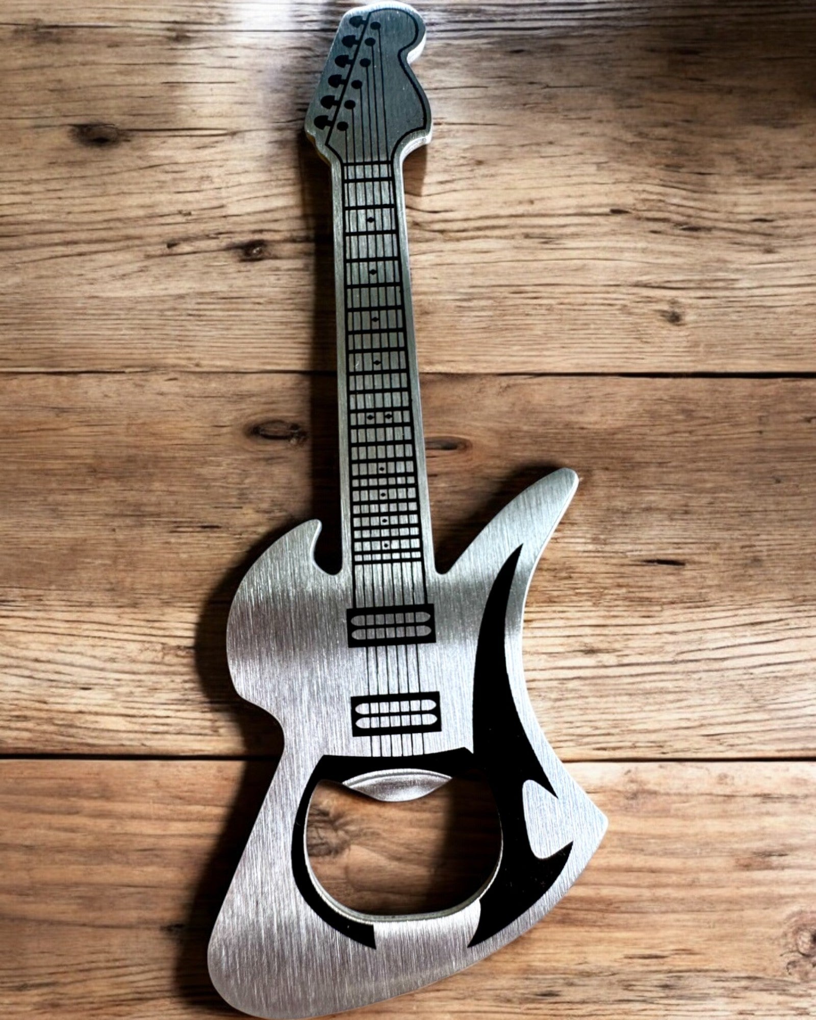Otvírák na lahve Kytara Rock'n'Open, 2 varianty, personalizace gravírováním jako dárek