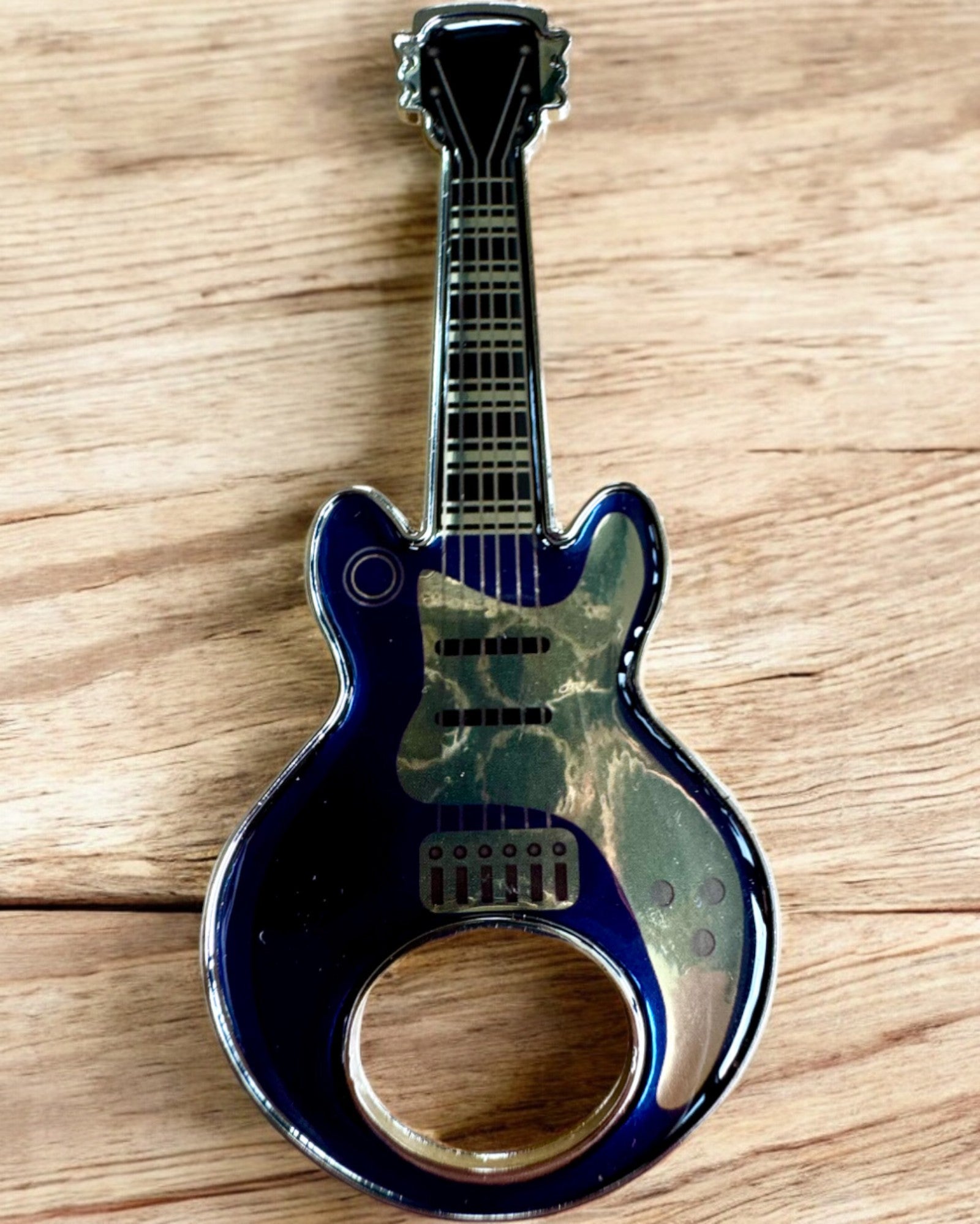 Otvírák na lahve Kytara Rock'n'Open, 2 varianty, personalizace gravírováním jako dárek