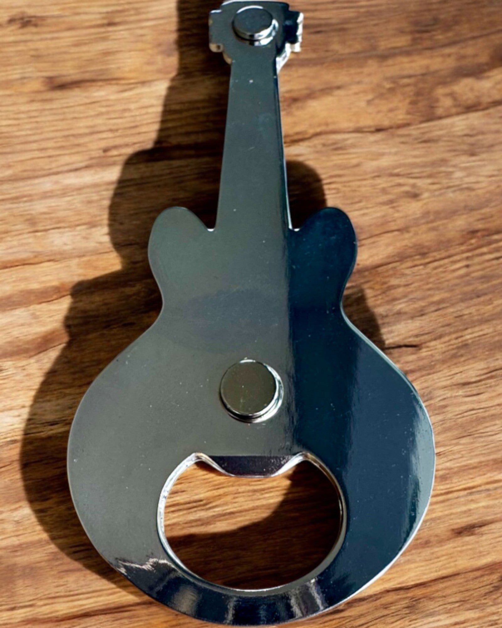 Otvírák na lahve Kytara Rock'n'Open, 2 varianty, personalizace gravírováním jako dárek