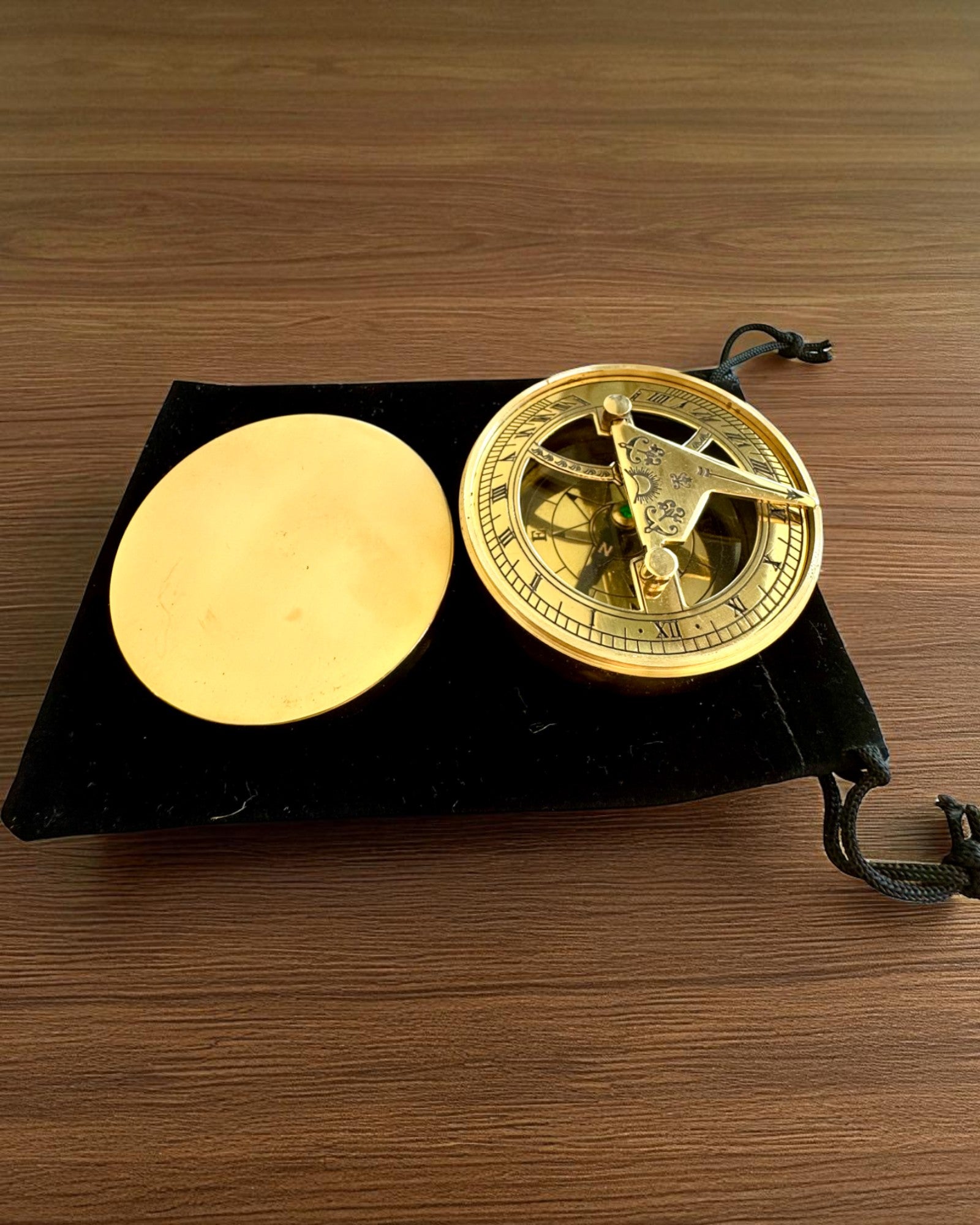 Kompas Słoneczny Voyager 7cm – mosiężny zegar słoneczny z kompasem, personalizacja grawerem na prezent