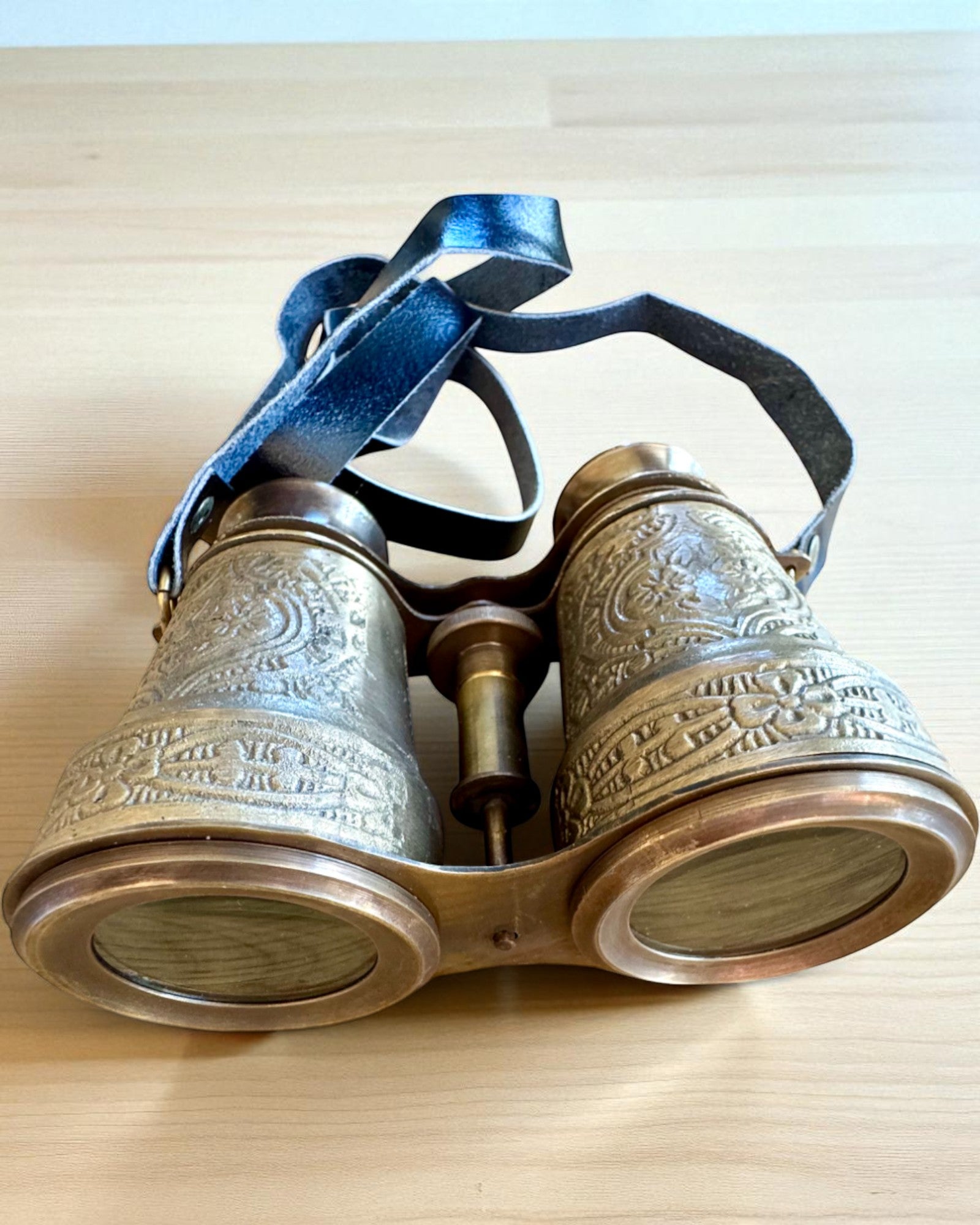 Lornetka z etui skórzanym Victorian's Eye, 11 cm Mosiężna, Ręcznie zdobiona, personalizacja grawerem na prezent
