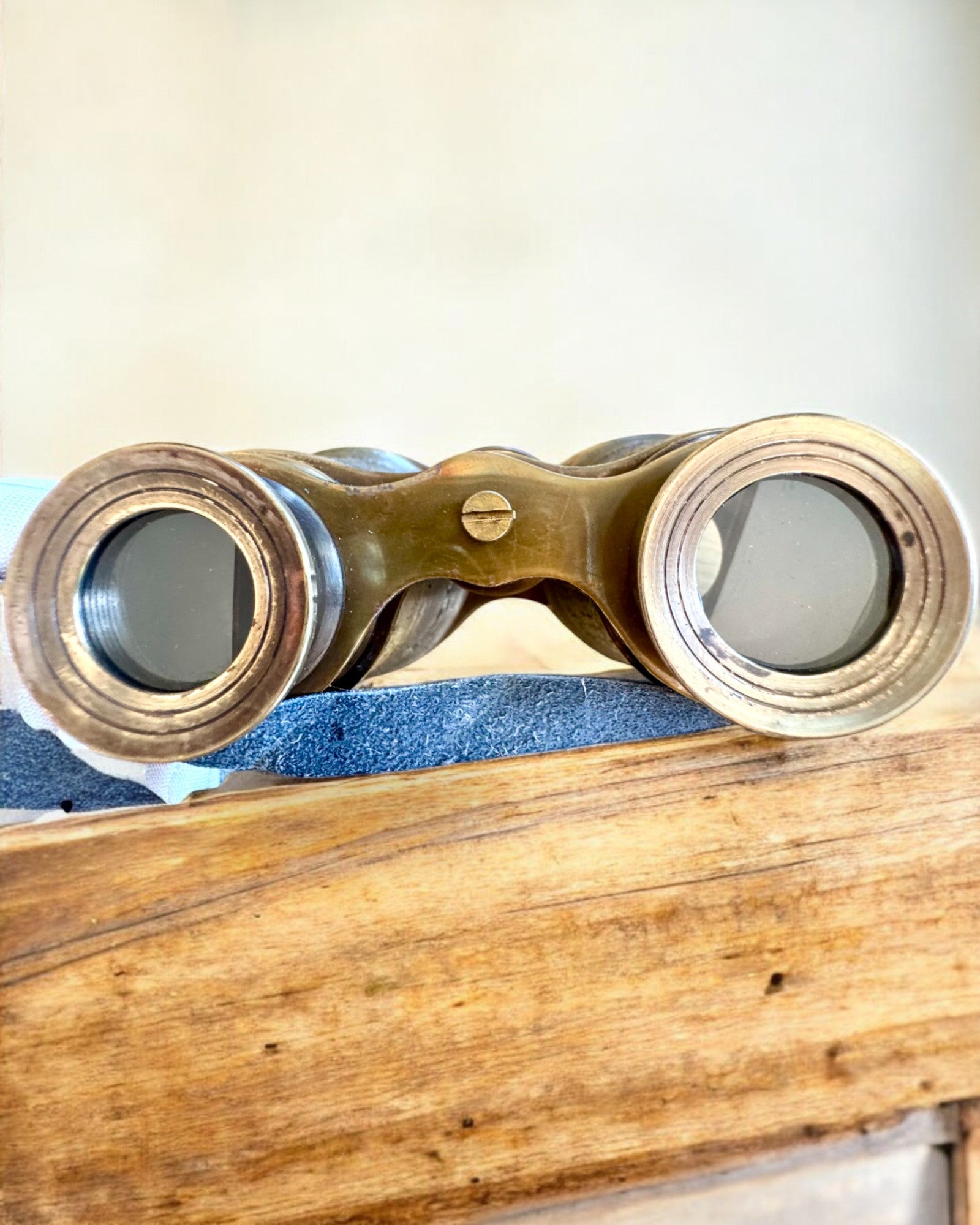 Lornetka z etui skórzanym Victorian's Eye, 11 cm Mosiężna, Ręcznie zdobiona, personalizacja grawerem na prezent