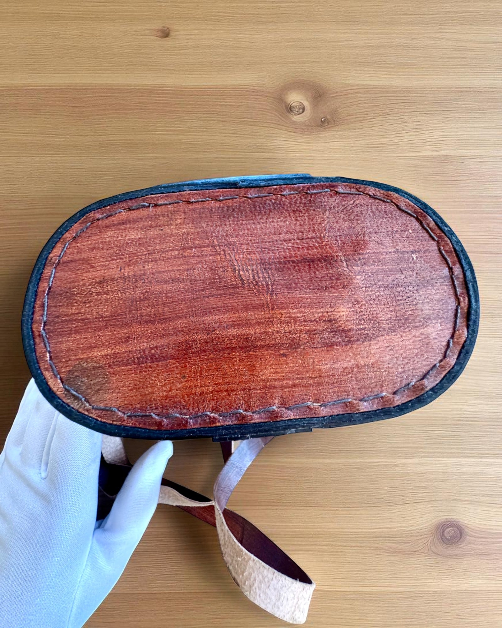 Dalekohled s koženým pouzdrem Victorian's Eye, 11 cm Mosazný, Ručně zdobený, personalizace gravírováním jako dárek