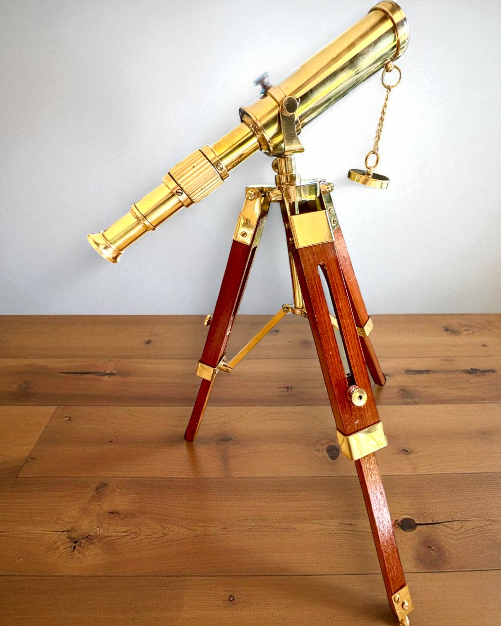 Dalekohled Celestial na dřevěném stojanu 41 cm, možnost personalizace gravírováním jako dárek