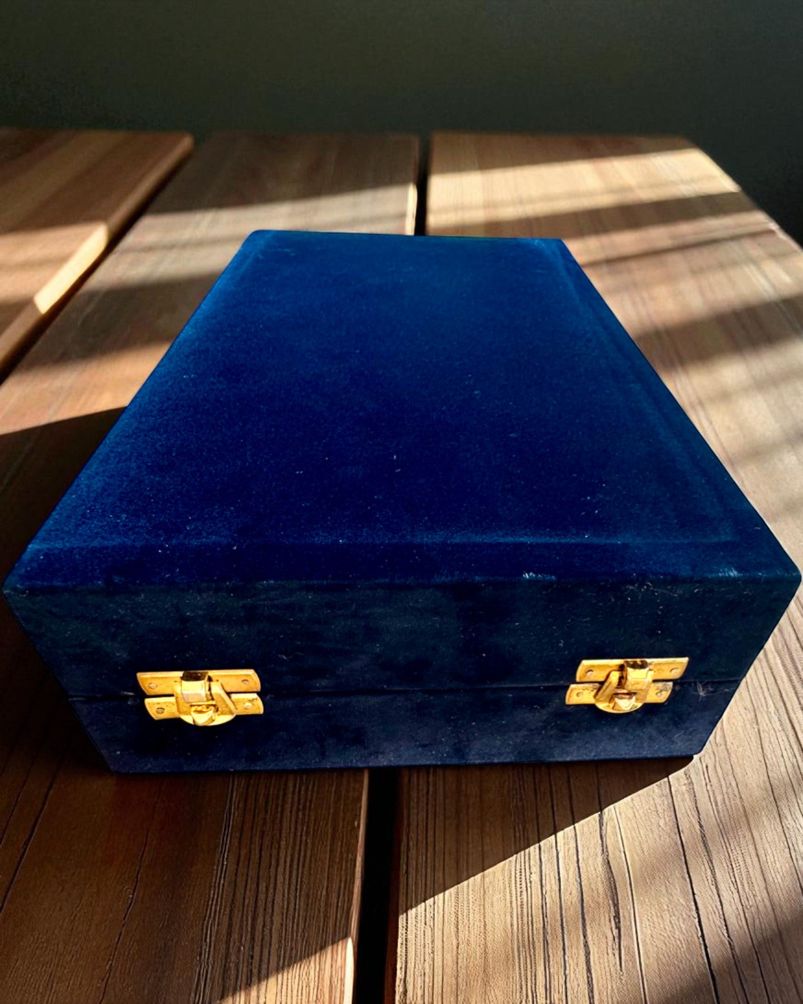 Měděná sada Mandala – Láhev 1L + 2 hrnky v pouzdře, možnost personalizace gravírováním jako dárek