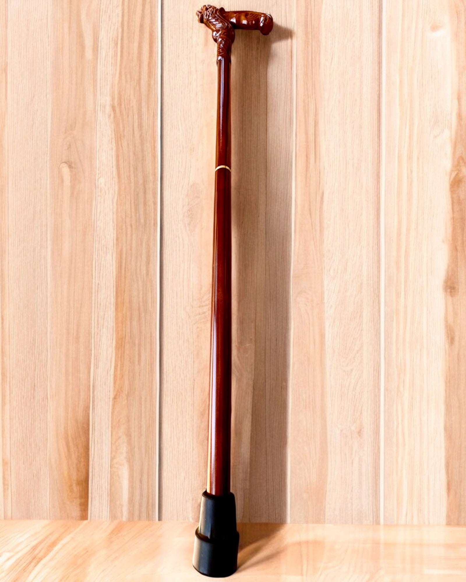 Dřevěná vycházková hůl 'Král džungle', možnost personalizace gravírováním