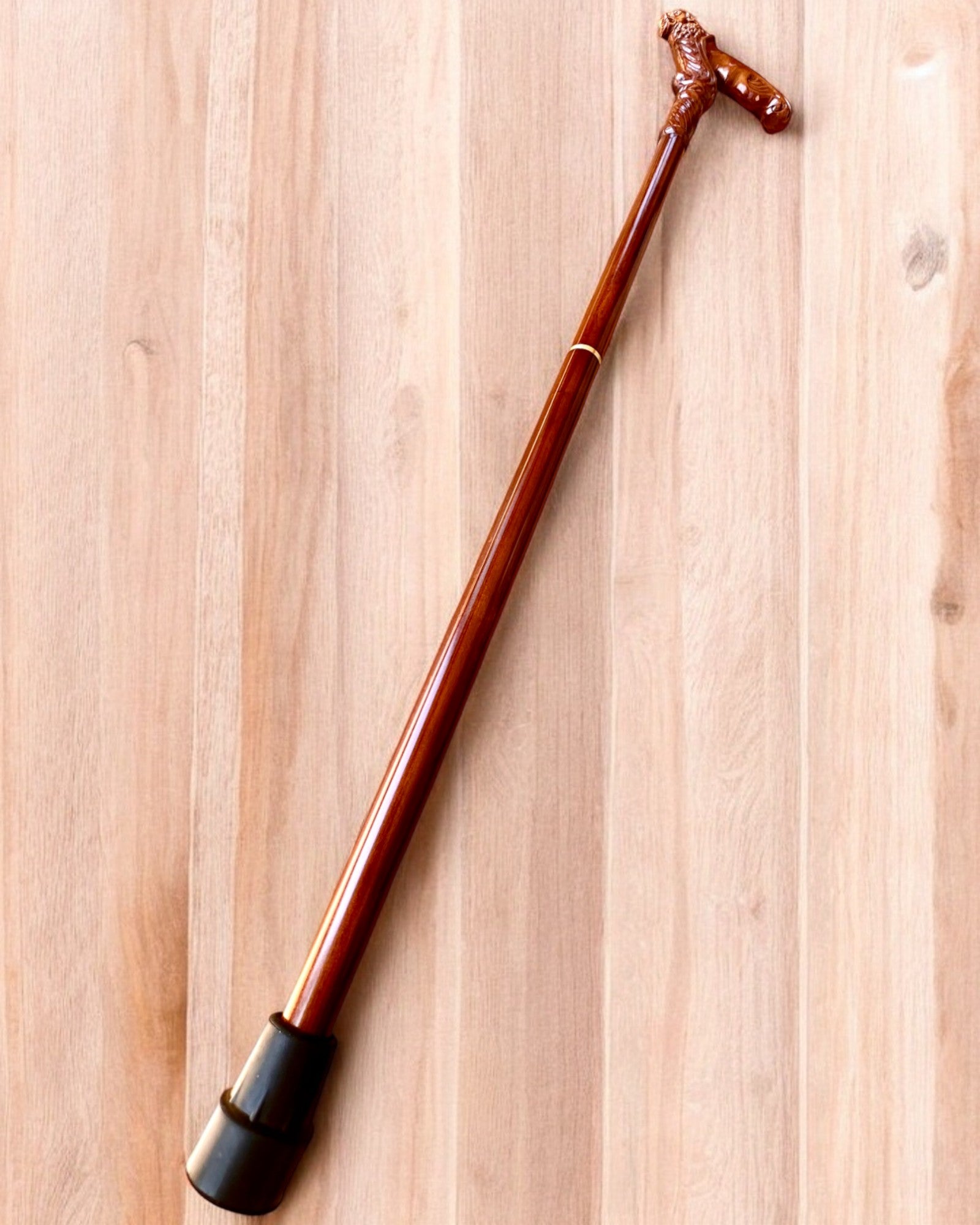 Dřevěná vycházková hůl 'Král džungle', možnost personalizace gravírováním