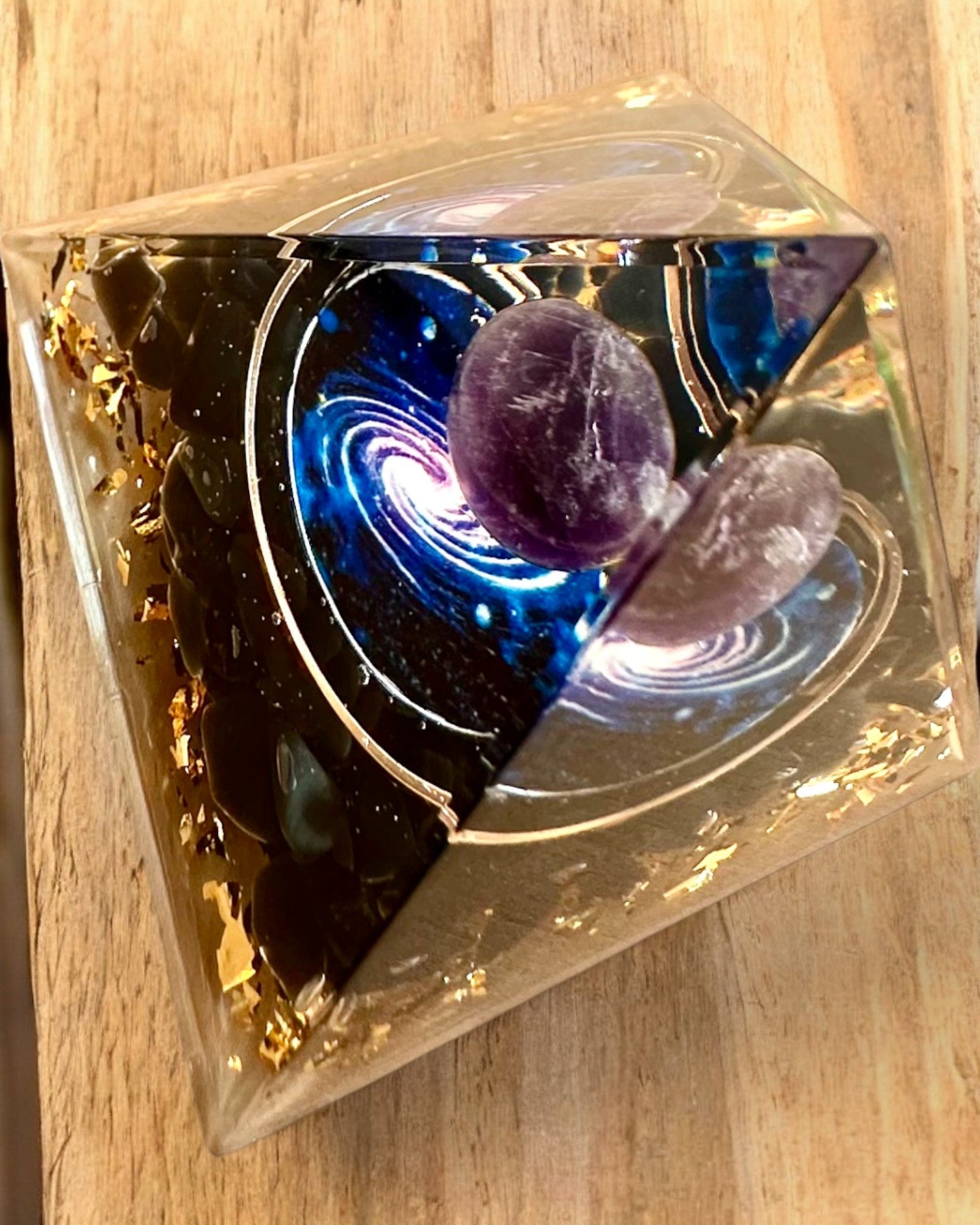 Orgonitová energetická pyramida "Kosmická pyramida" Galaktická esence, jako dárek