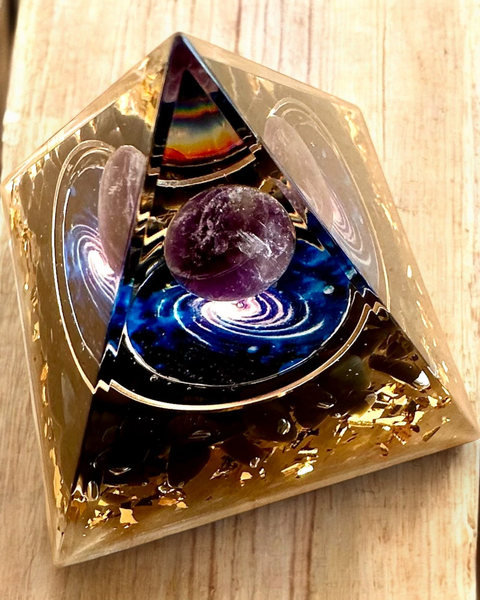 Orgonitová energetická pyramida "Kosmická pyramida" Galaktická esence, jako dárek