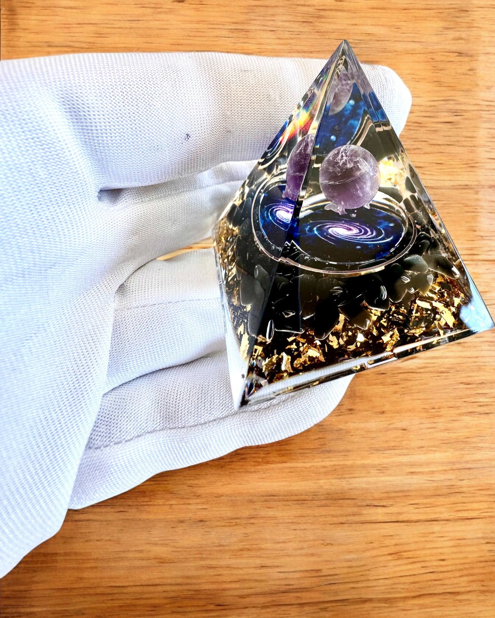 Orgonitová energetická pyramida "Kosmická pyramida" Galaktická esence, jako dárek