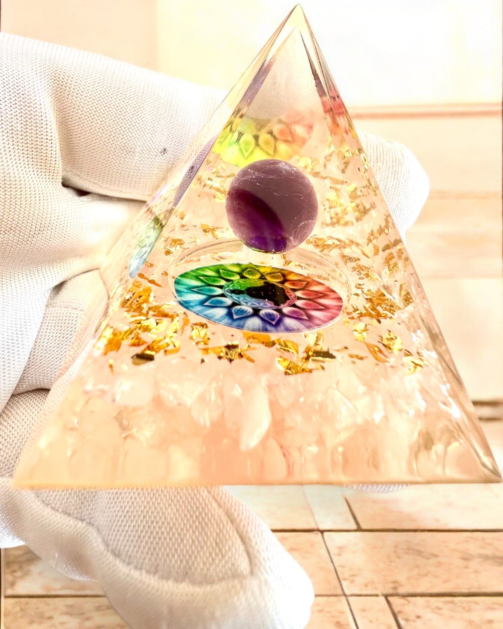 Orgonitová energetická pyramida Pyramida energie „Harmonie světla” - Křišťálová, jako dárek