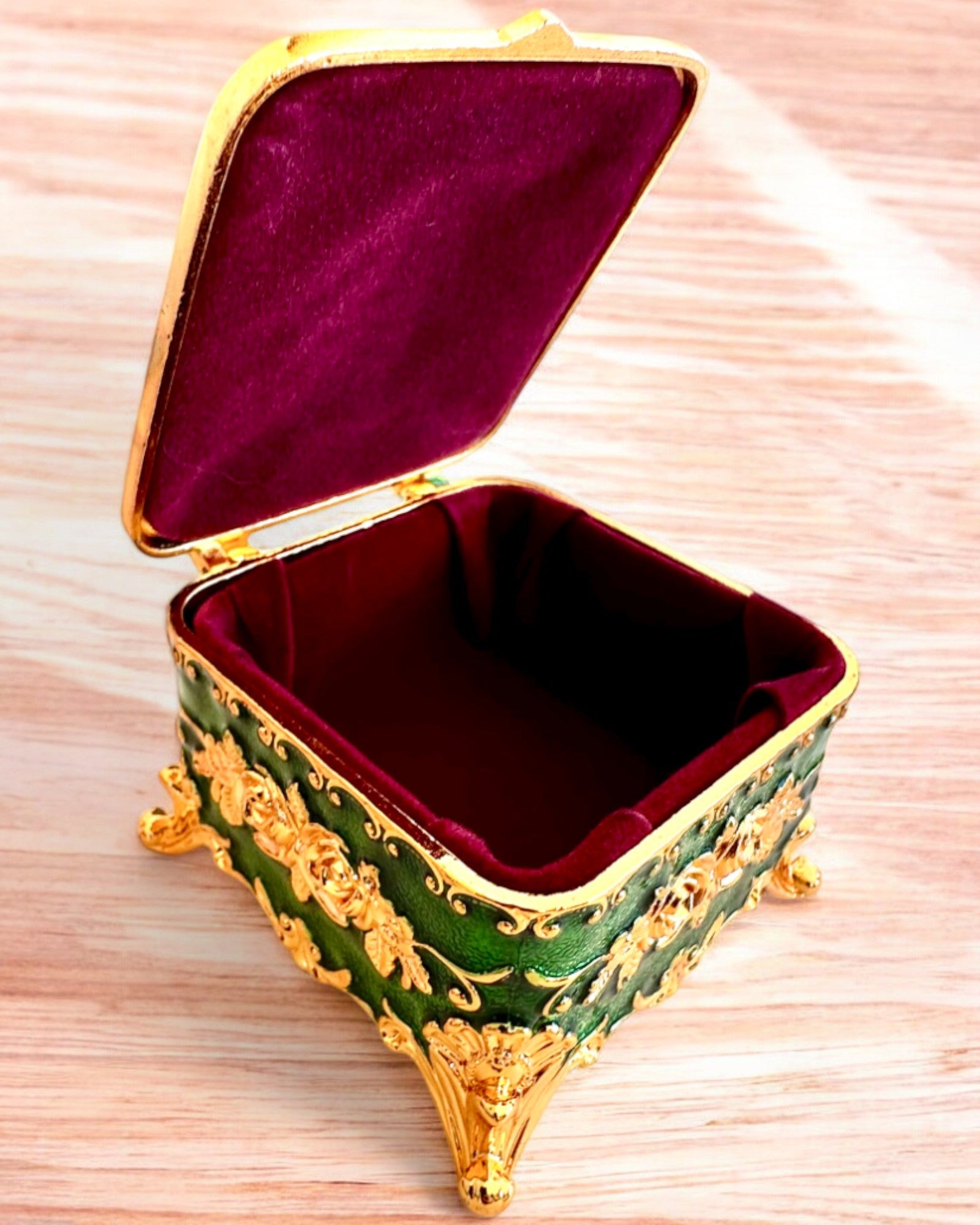 Šperkovnice "Royal Elegance" s možností gravírování jako dárek