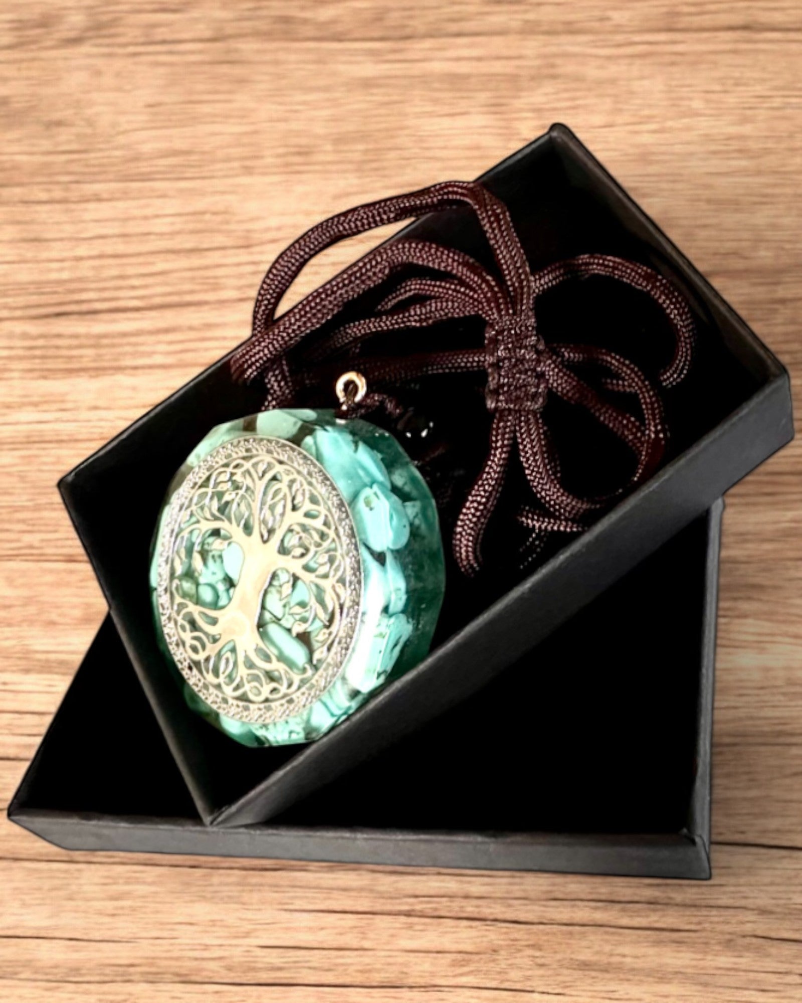 Amulet "Strom života" s tyrkysem – Vaše osobní síla, náhrdelník jako dárek, personalizace gravírováním