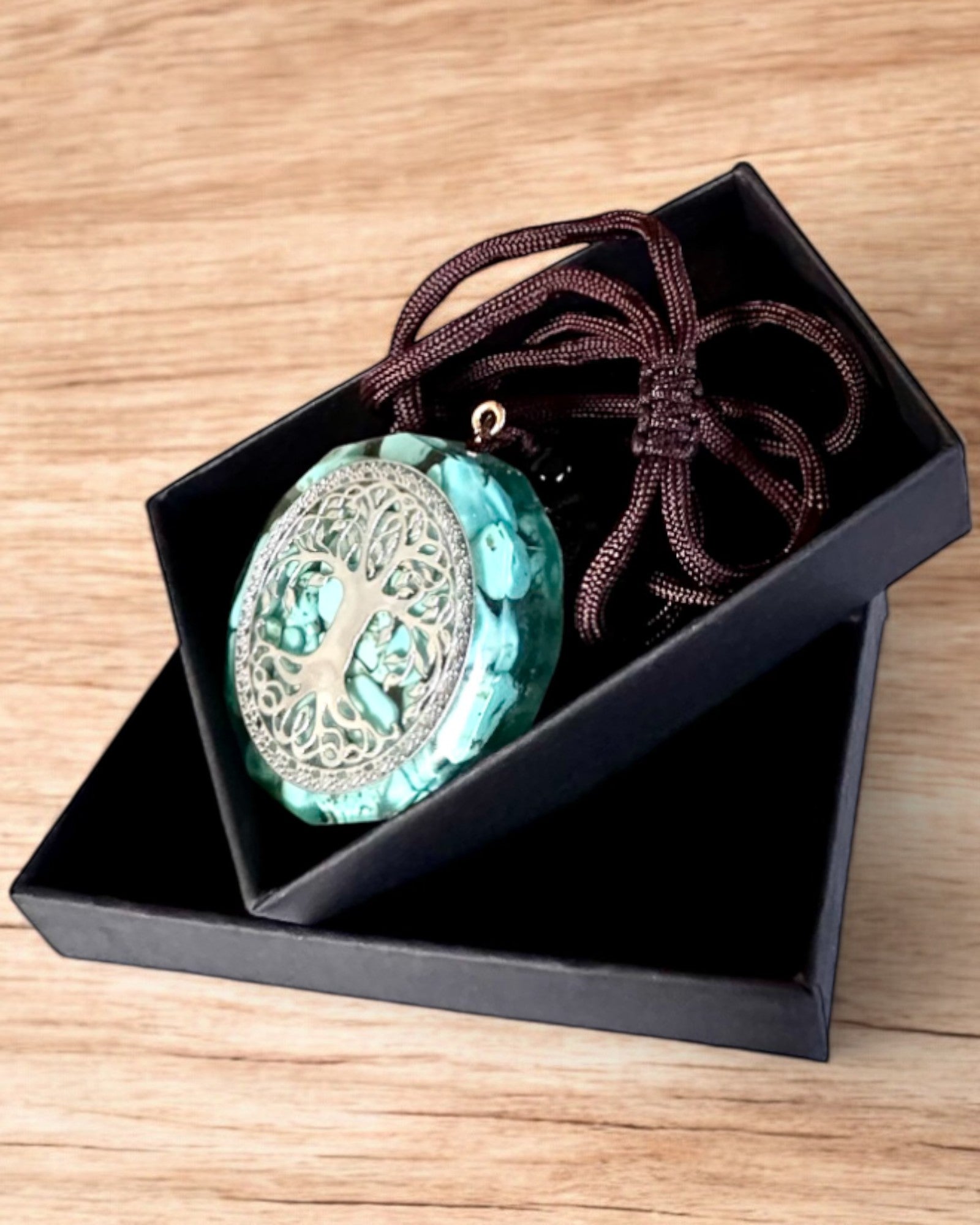 Amulet "Strom života" s tyrkysem – Vaše osobní síla, náhrdelník jako dárek, personalizace gravírováním