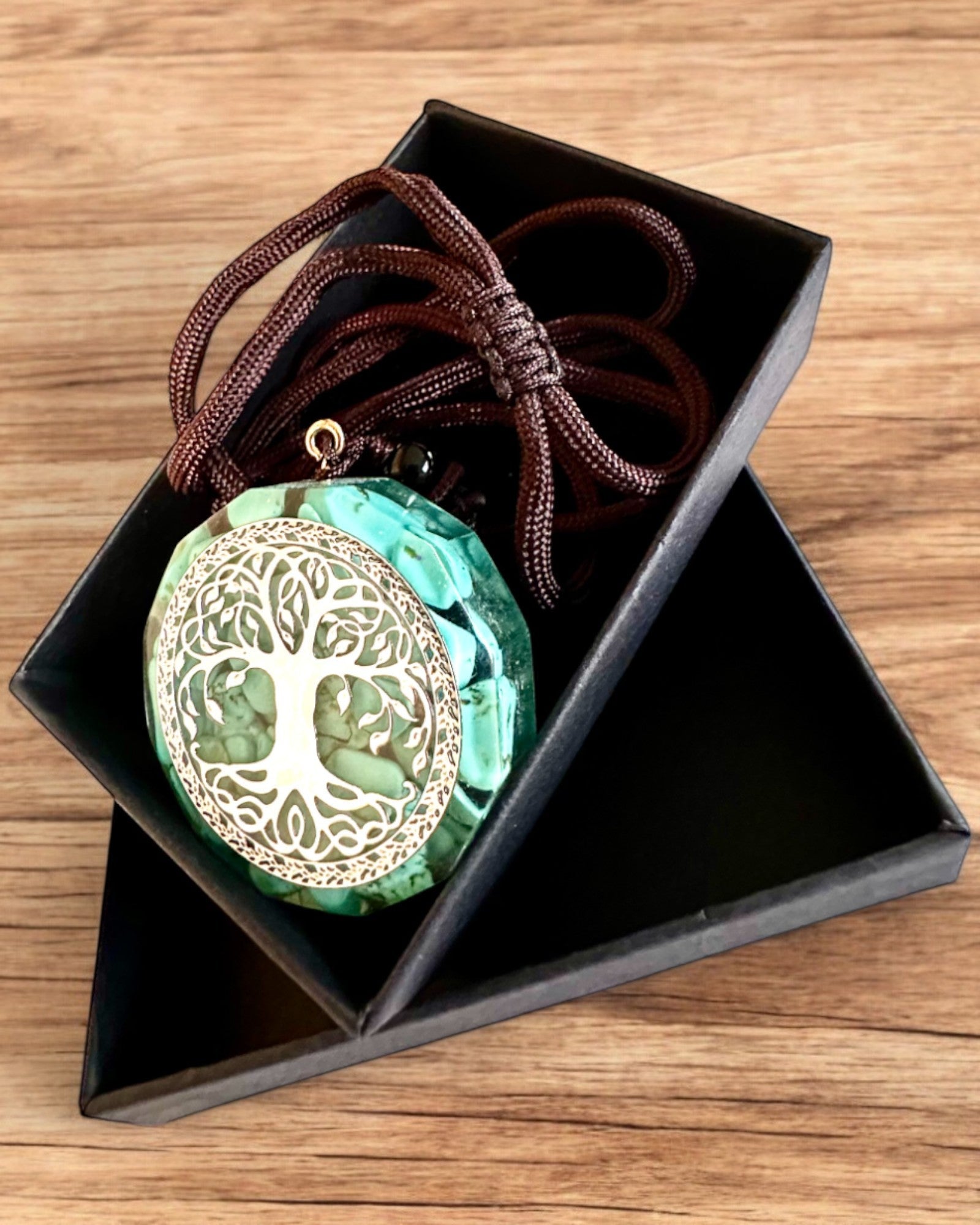 Amulet "Strom života" s tyrkysem – Vaše osobní síla, náhrdelník jako dárek, personalizace gravírováním