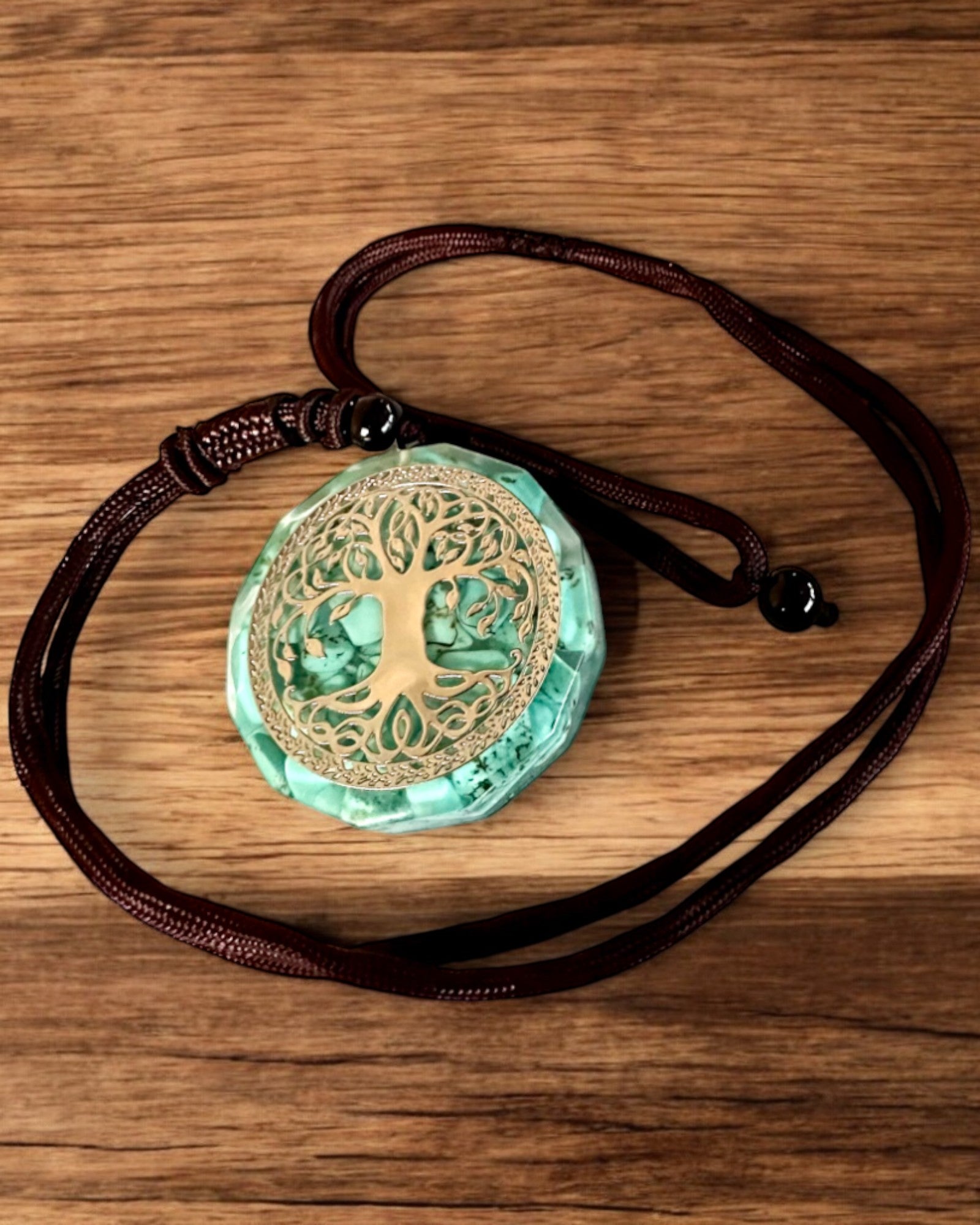 Amulet "Strom života" s tyrkysem – Vaše osobní síla, náhrdelník jako dárek, personalizace gravírováním
