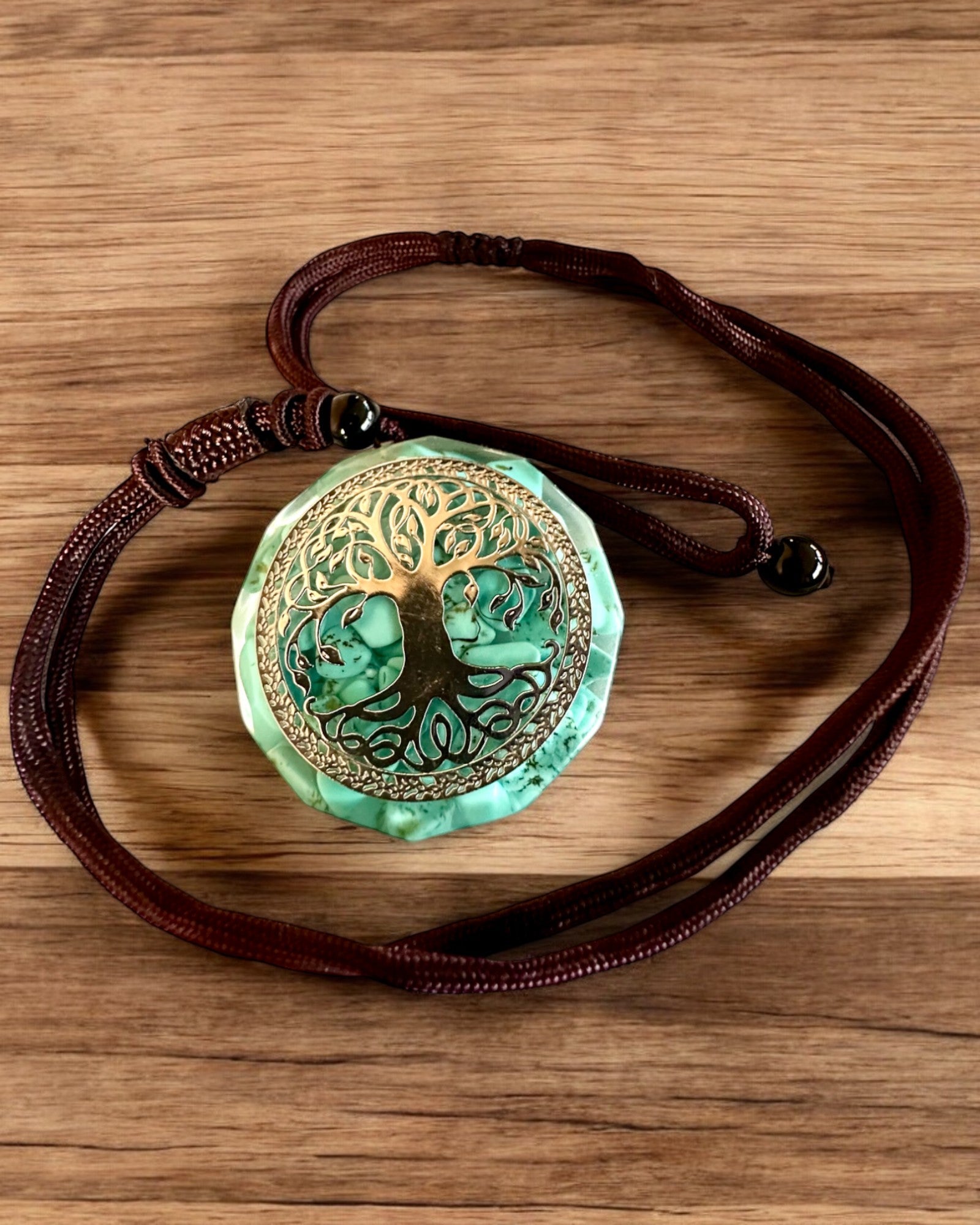 Amulet "Strom života" s tyrkysem – Vaše osobní síla, náhrdelník jako dárek, personalizace gravírováním