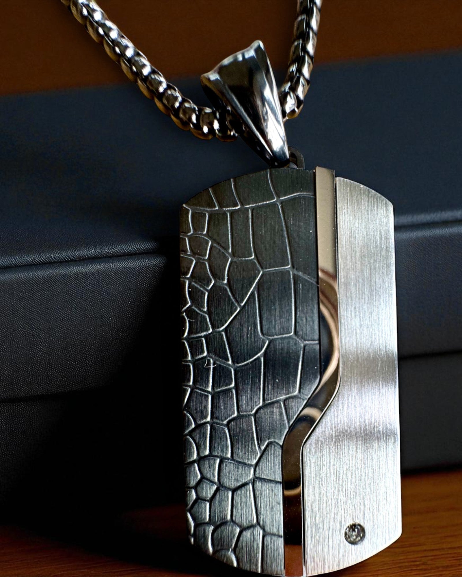Pánský náhrdelník Dog Tag „SteelVision” – nerezová ocel, 15 variant, personalizace gravírováním