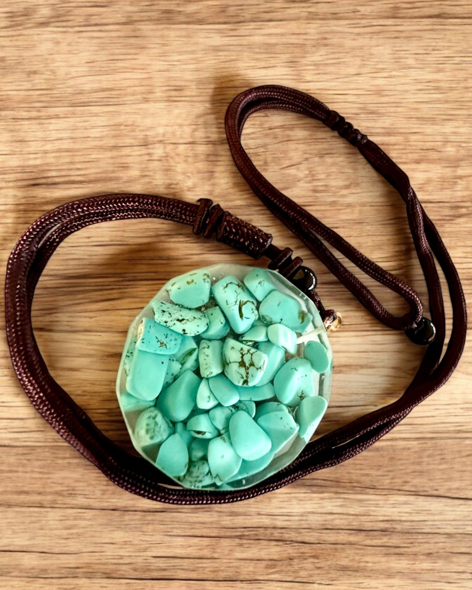 Amulet "Strom života" s tyrkysem – Vaše osobní síla, náhrdelník jako dárek, personalizace gravírováním
