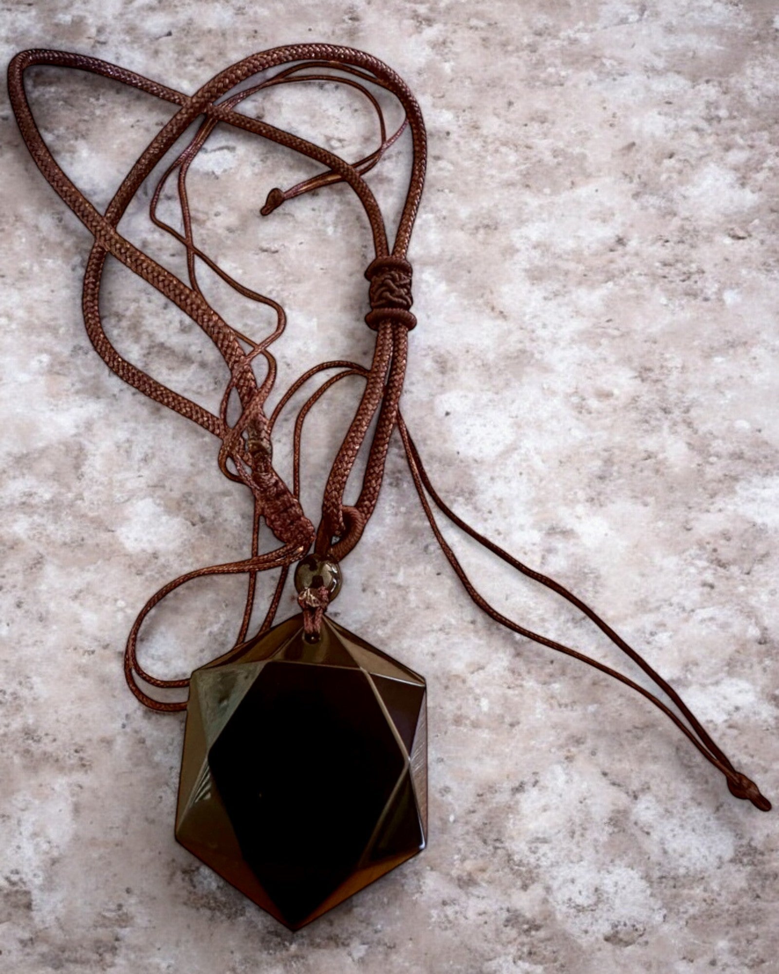 Amulet z černého obsidiánu "Davidova hvězda", možnost personalizace gravírováním jako dárek