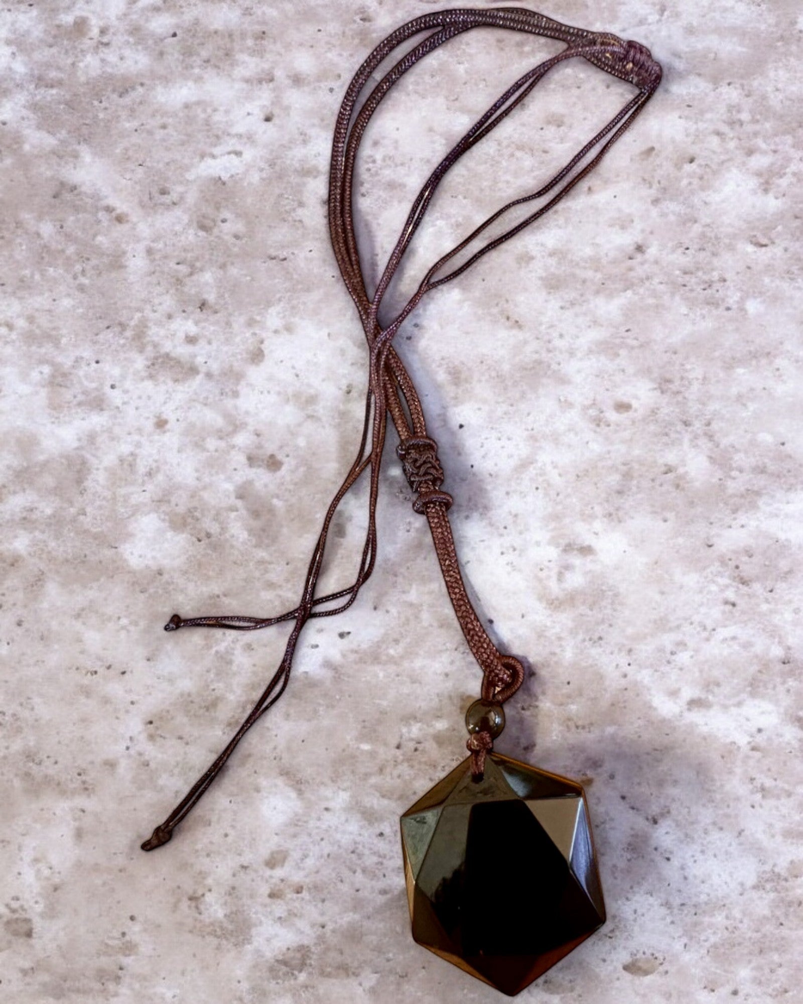 Amulet z černého obsidiánu "Davidova hvězda", možnost personalizace gravírováním jako dárek