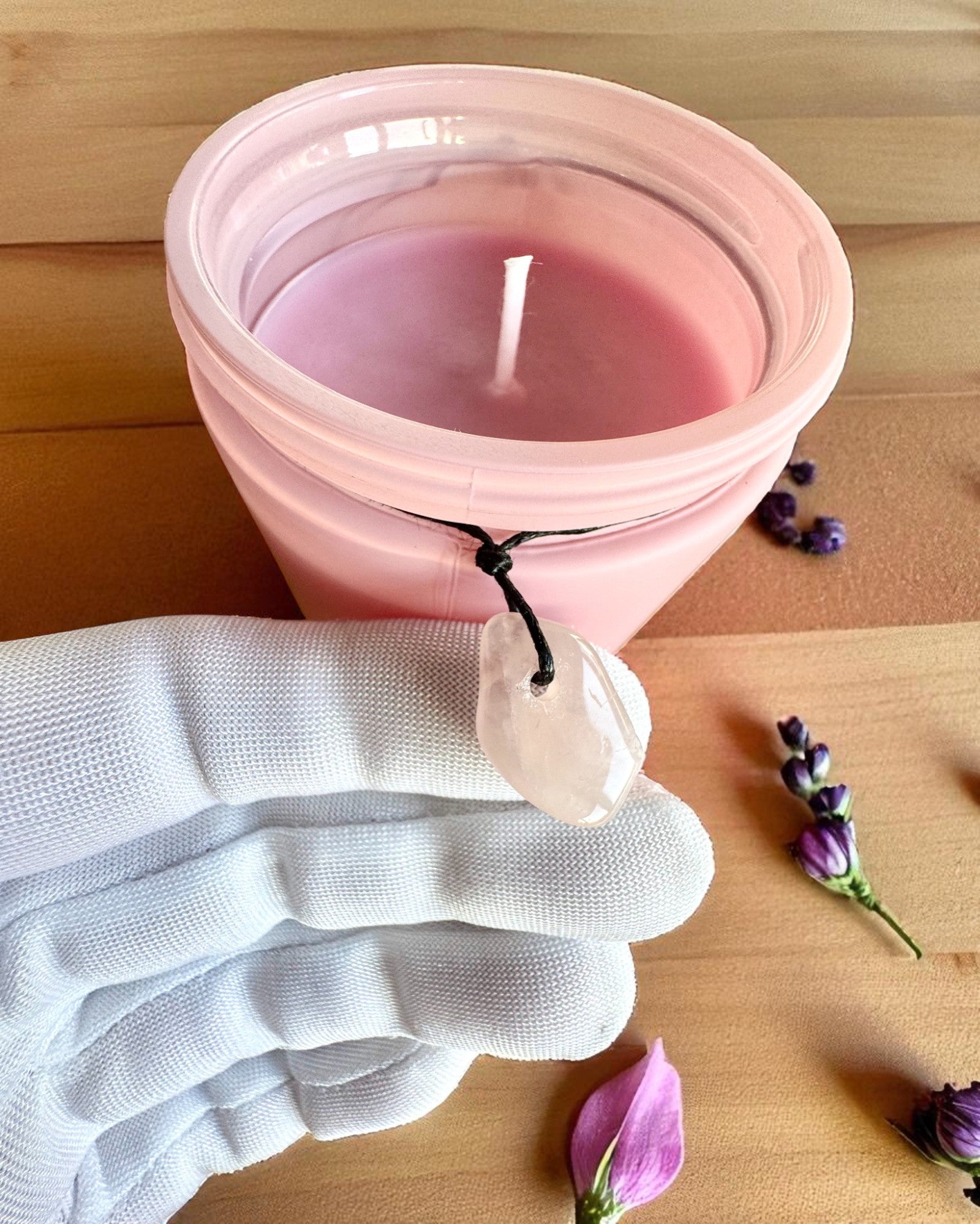 Świeca sojowa intencyjna Kwarc Różowy – miłość, harmonia i spokój serca, 250 ml, możliwość personalizacji na prezent