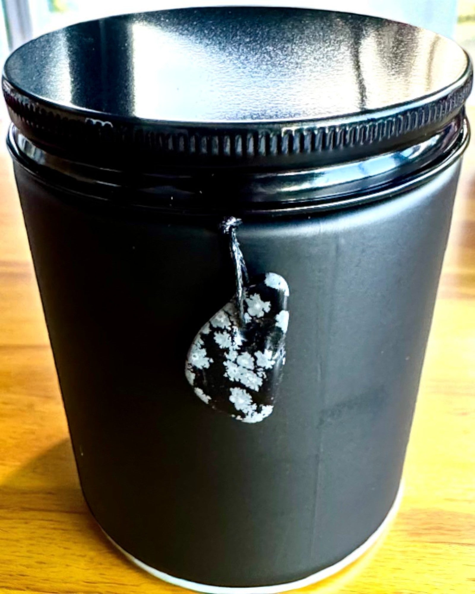 Sójová záměrná svíčka Obsidián – sebevědomí a vnitřní síla, 250 ml, možnost personalizace jako dárek