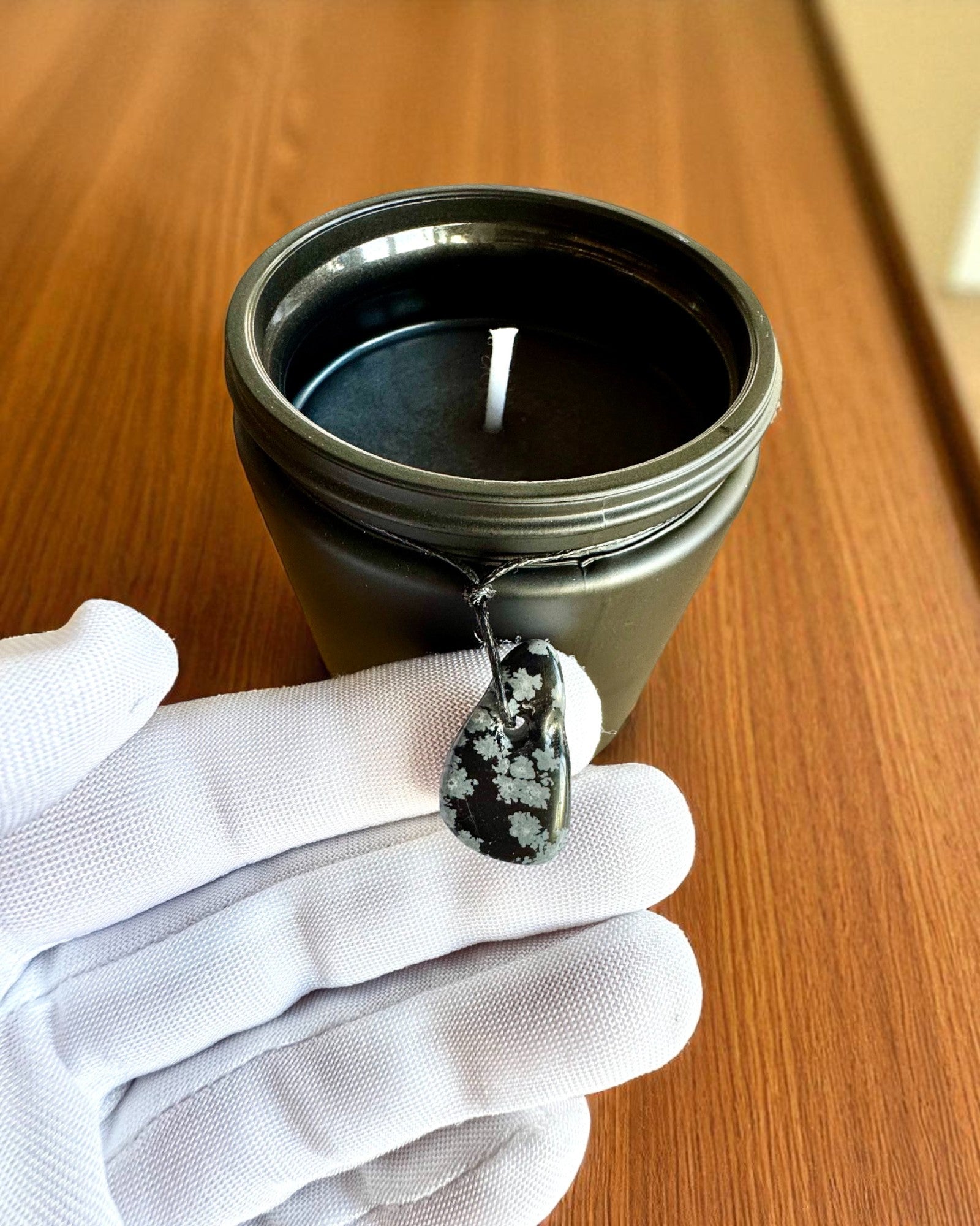 Świeca sojowa intencyjna Obsydian – pewność siebie i wewnętrzna siła, 250 ml, możliwość personalizacji na prezent