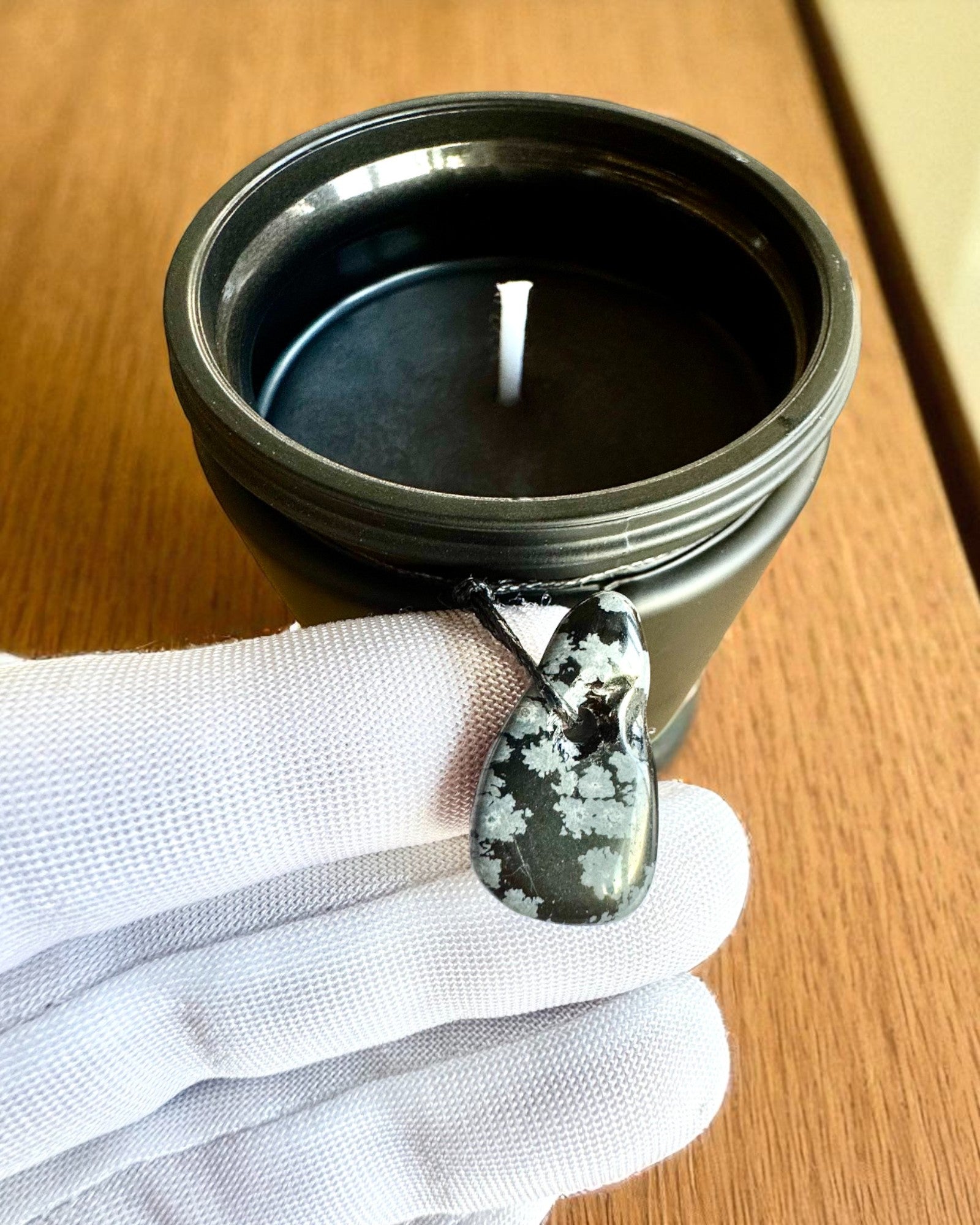 Sójová záměrná svíčka Obsidián – sebevědomí a vnitřní síla, 250 ml, možnost personalizace jako dárek