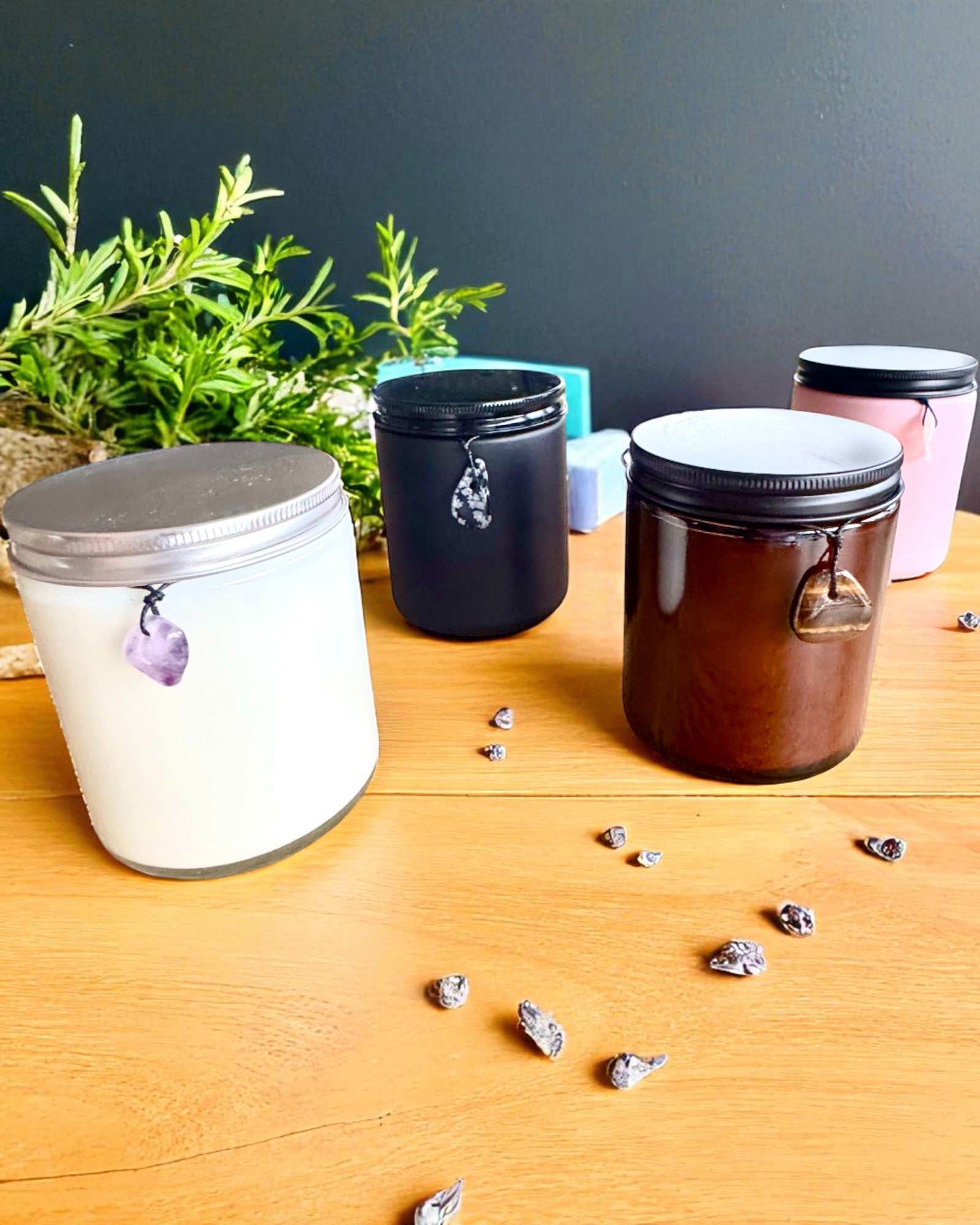 Świeca sojowa intencyjna Kwarc Różowy – miłość, harmonia i spokój serca, 250 ml, możliwość personalizacji na prezent