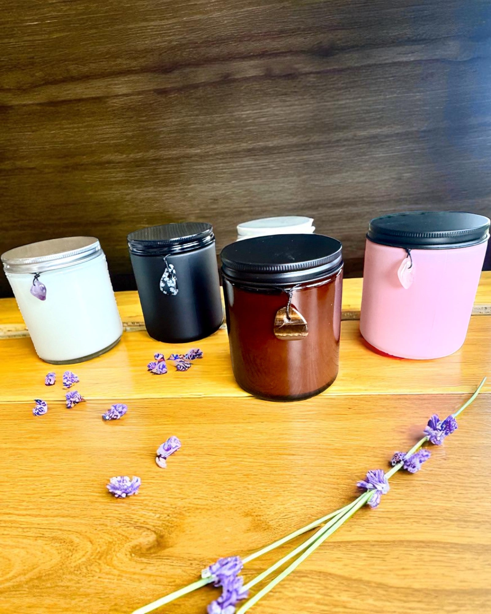 Świeca sojowa intencyjna Kwarc Różowy – miłość, harmonia i spokój serca, 250 ml, możliwość personalizacji na prezent