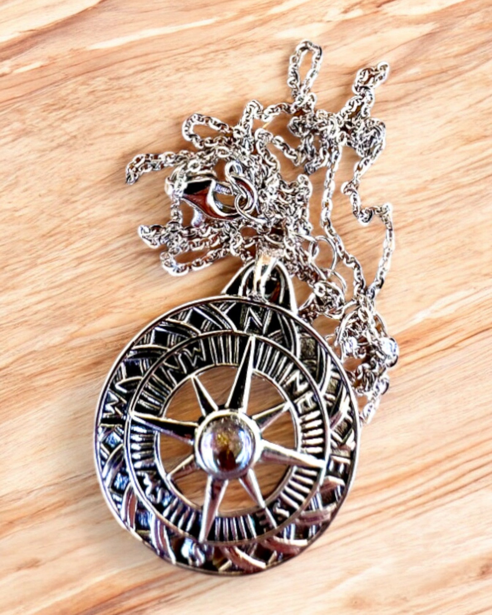 Amulet Astrální Cesty – Stříbrný Náhrdelník s Gravírováním, personalizace jako dárek