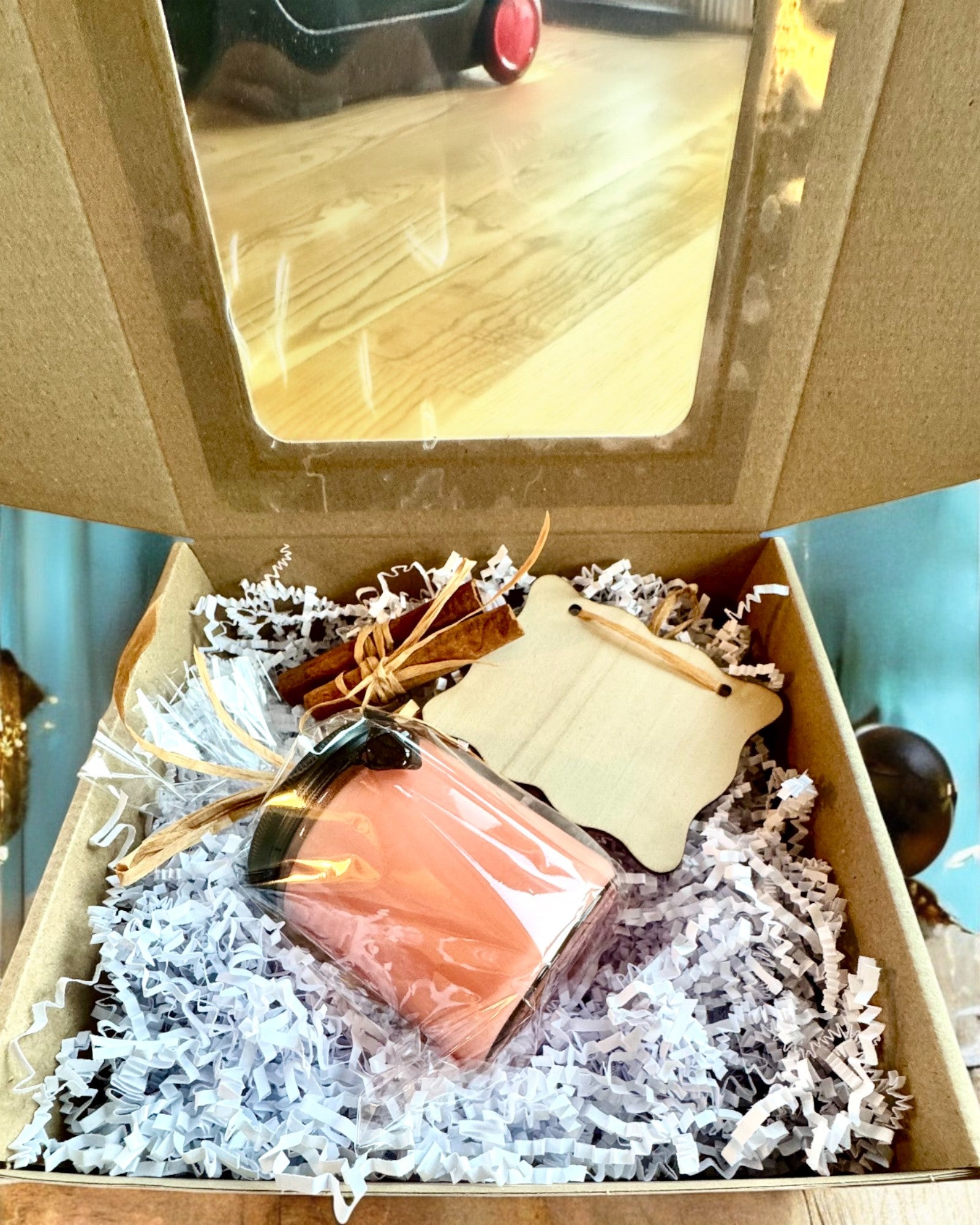 Intenční sójová svíčka 250 ml s přírodním kamenem – vyberte si svou energii: citrín nebo granát, personalizace gravírováním jako dárek