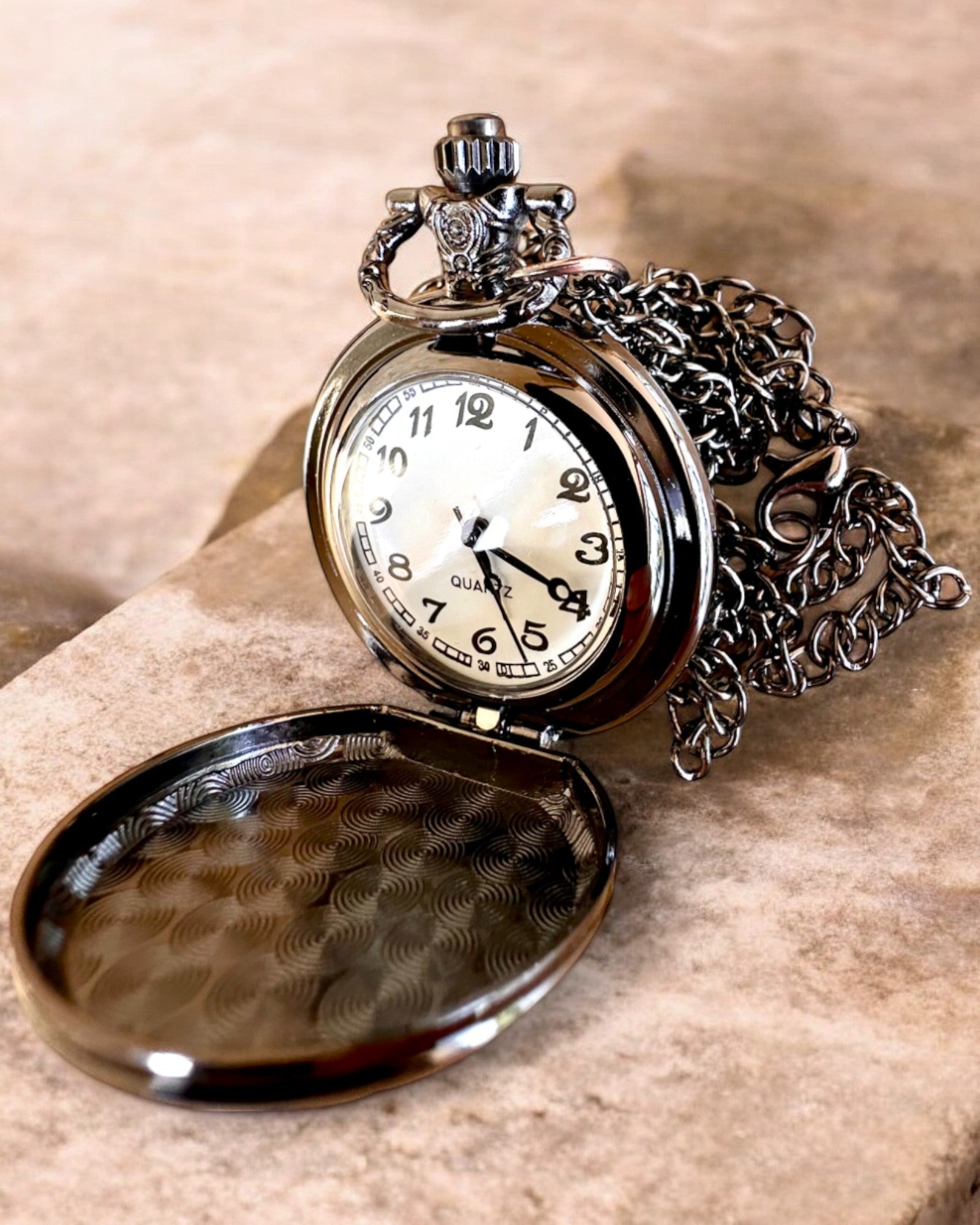 Kapesní hodinky "Magická Talia" - Stylový doplněk z nerezové oceli, personalizace gravírováním jako dárek