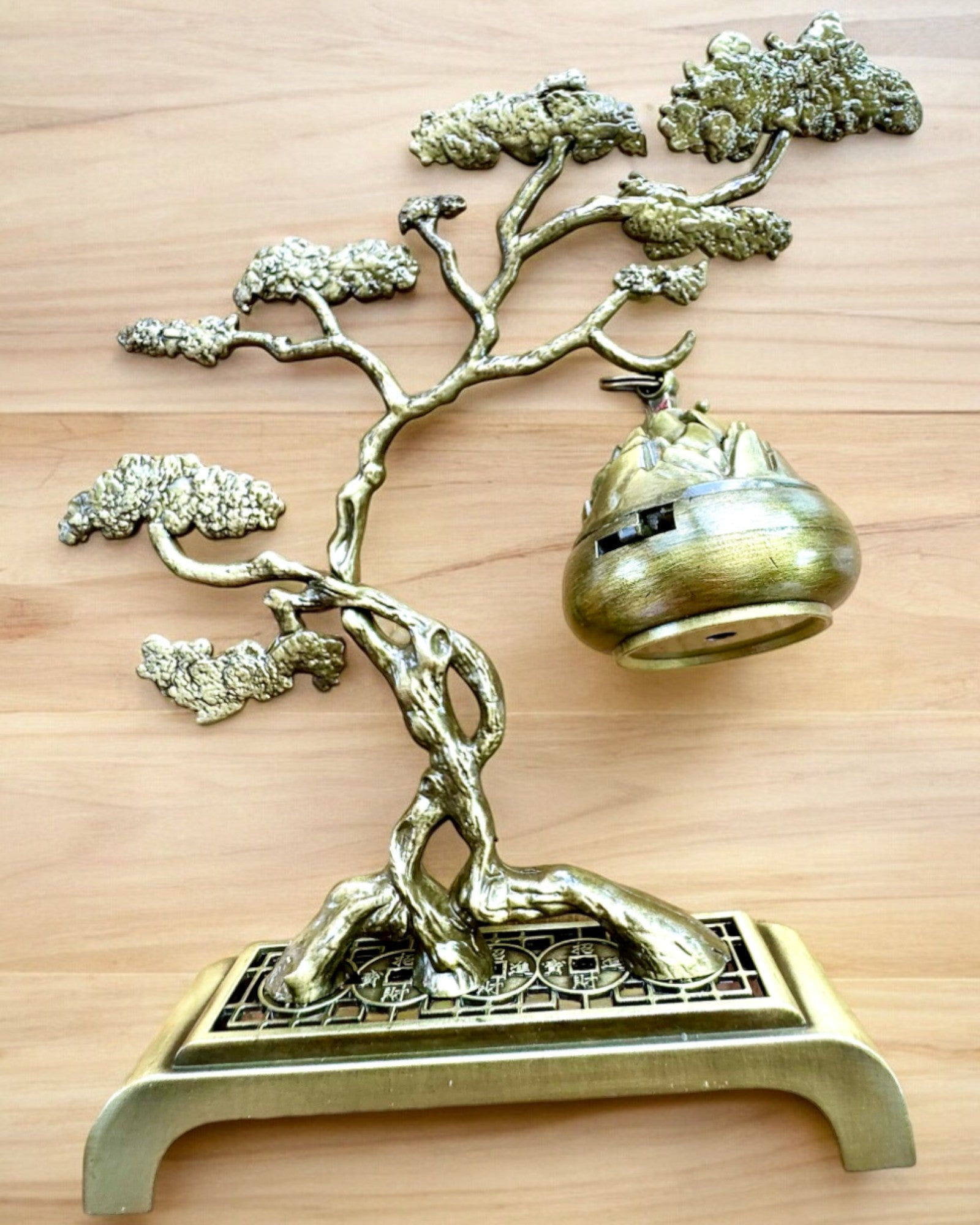 Elegantní kovový držák na kadidlo Bonsai - možnost personalizace gravírováním jako dárek