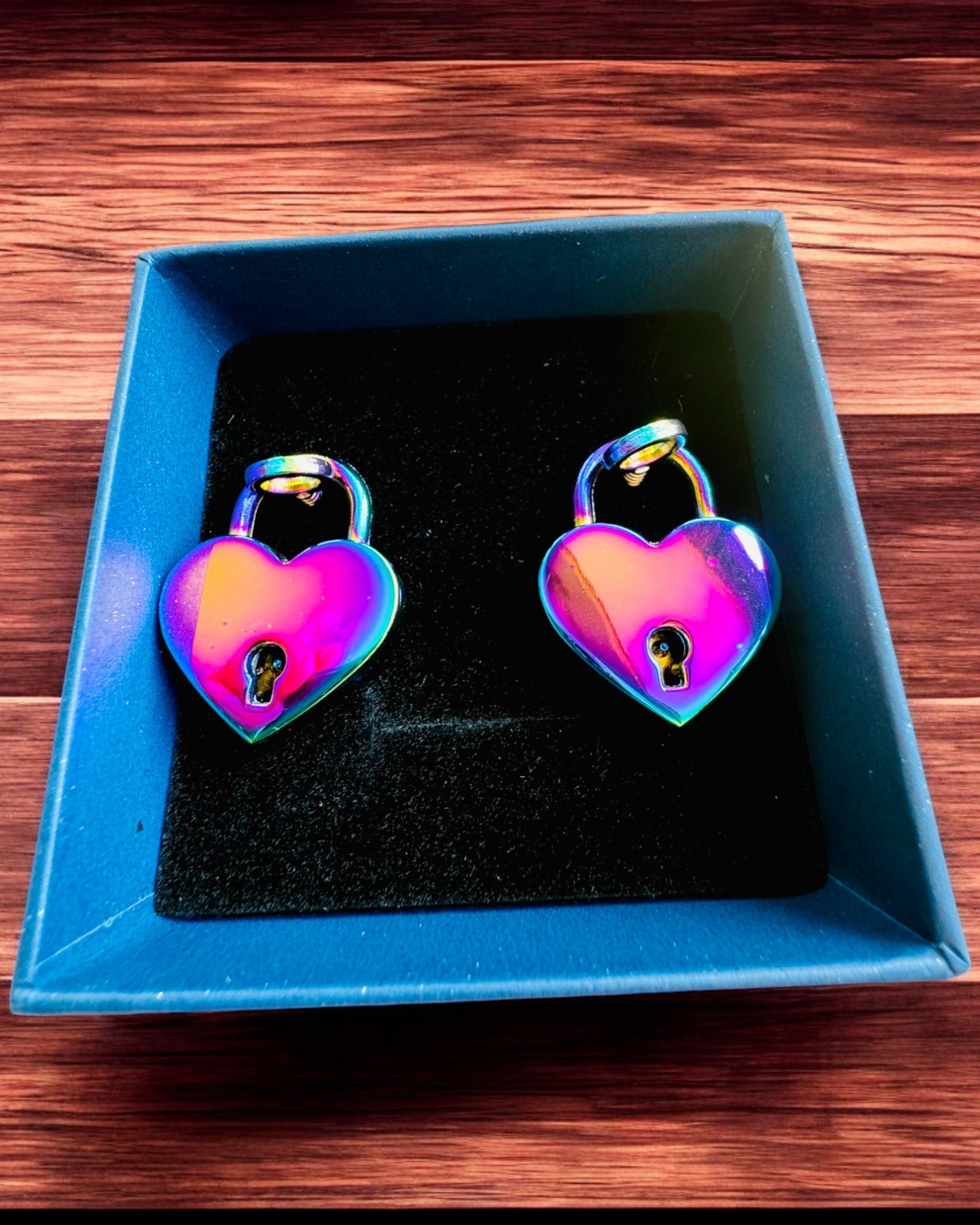 Milostné mini zámky Srdce DeLuxe, sada 2 zámků s klíčky, 6 variant na výběr, možnost personalizace gravírováním jako dárek