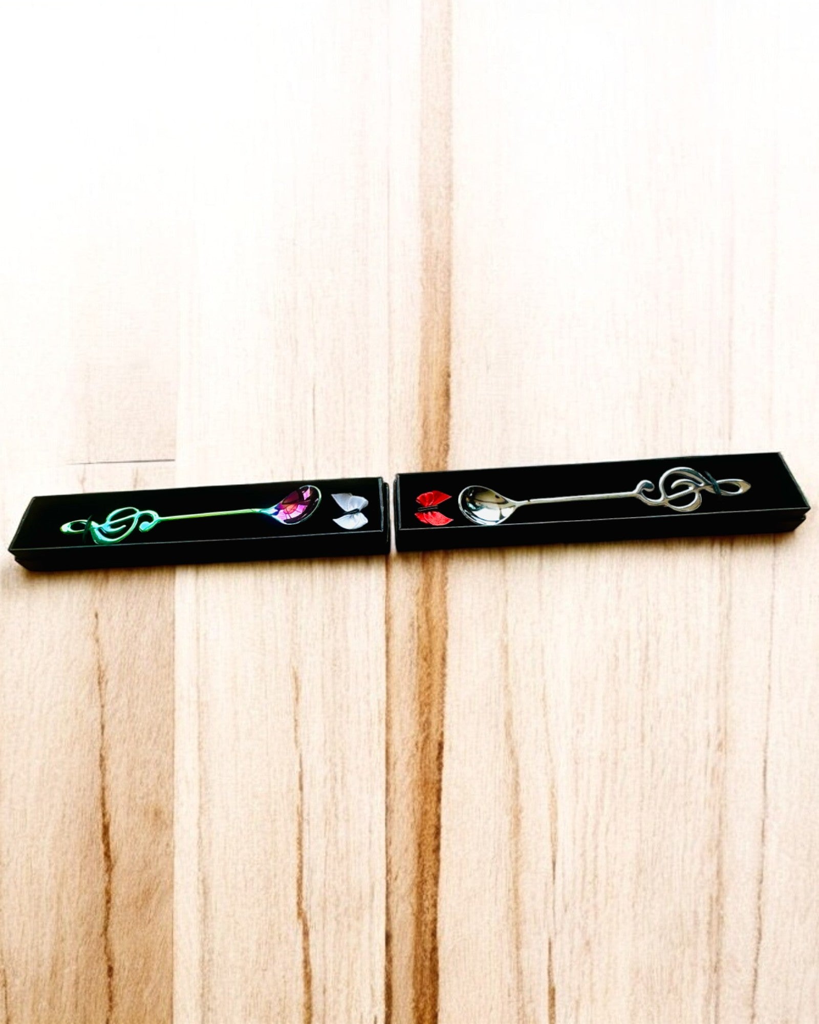 Elegantní lžička s houslovým klíčem – Personalizované jako dárek, 2 barevné varianty na výběr