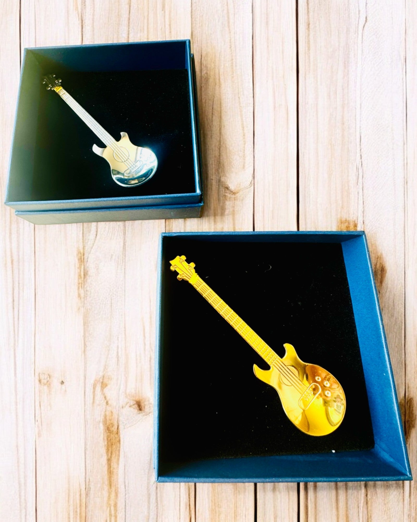 Lžička „Strunový Hit” s možností gravírování 2 barevné varianty na výběr