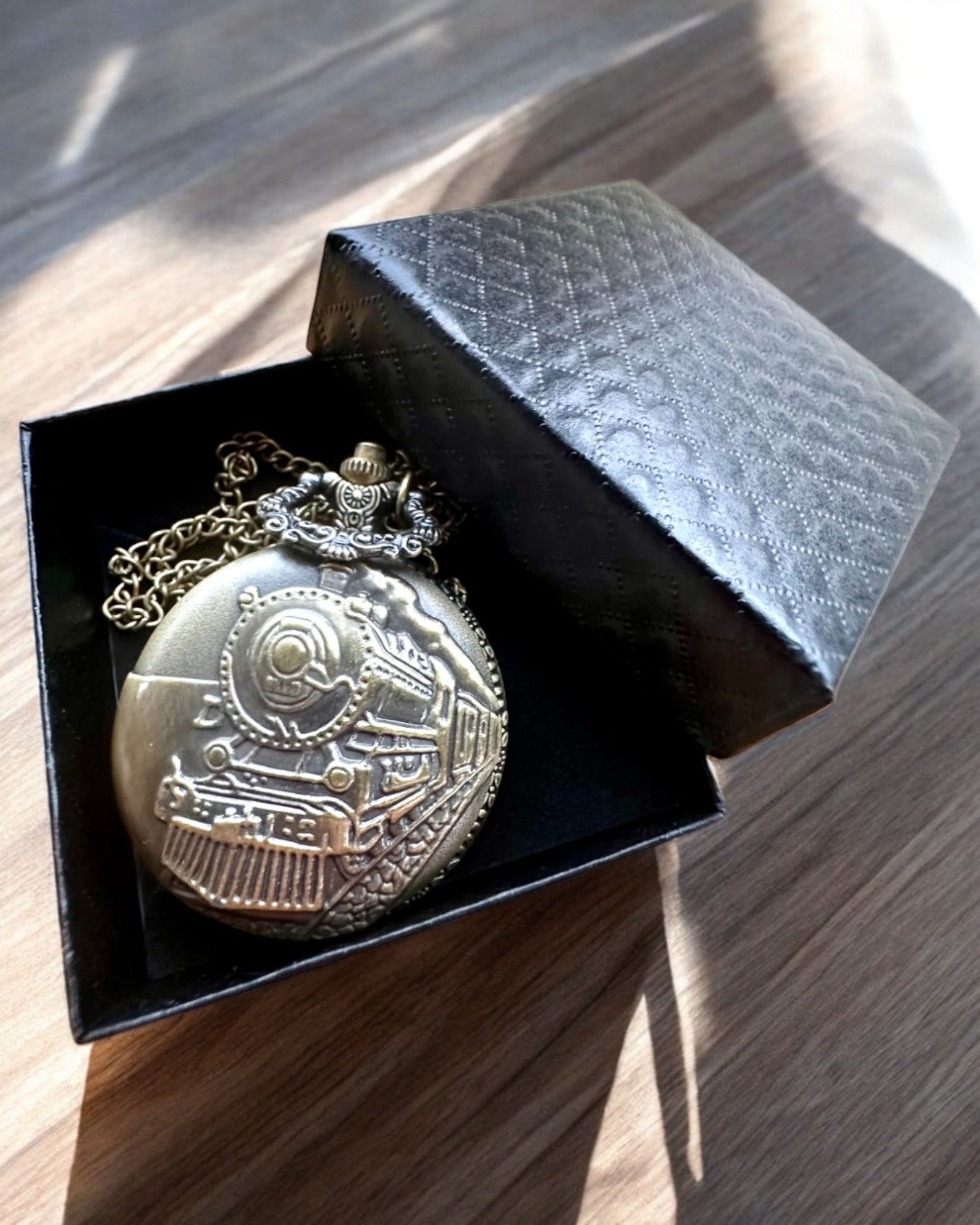 Kapesní hodinky Lokomotiva Času s gravírováním, jako dárek, motiv vlaku