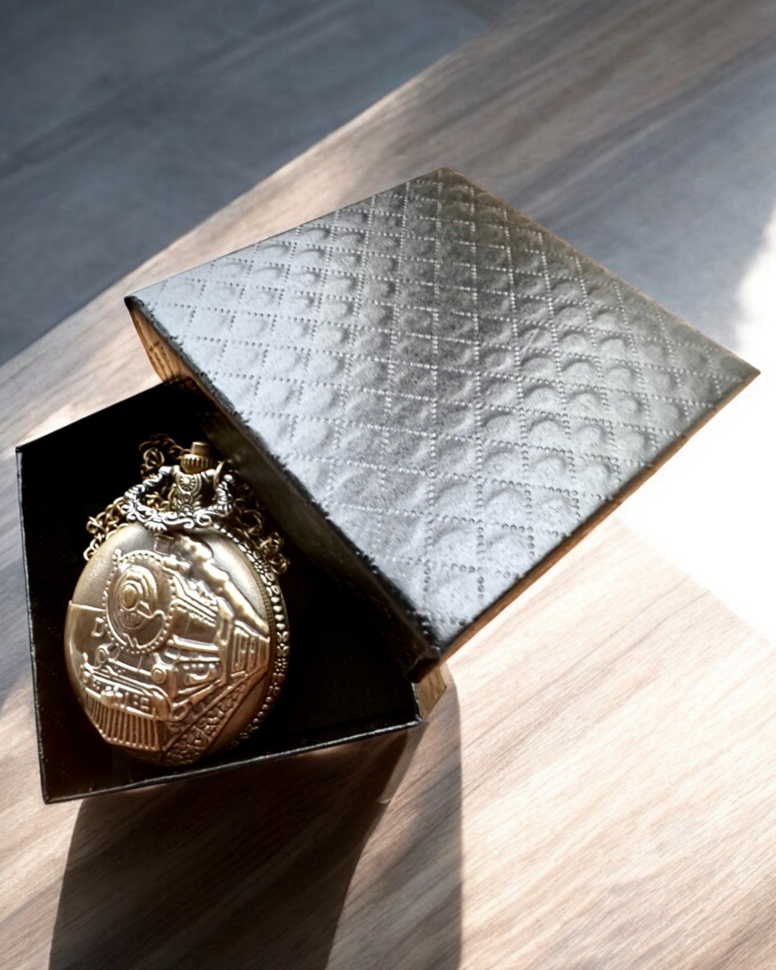 Kapesní hodinky Lokomotiva Času s gravírováním, jako dárek, motiv vlaku