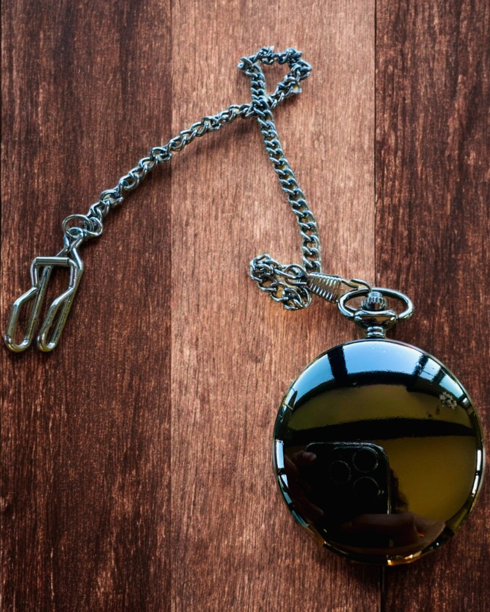 Klasické kapesní hodinky s římskými číslicemi a řetízkem, křemenné, černý lesk - barva černá