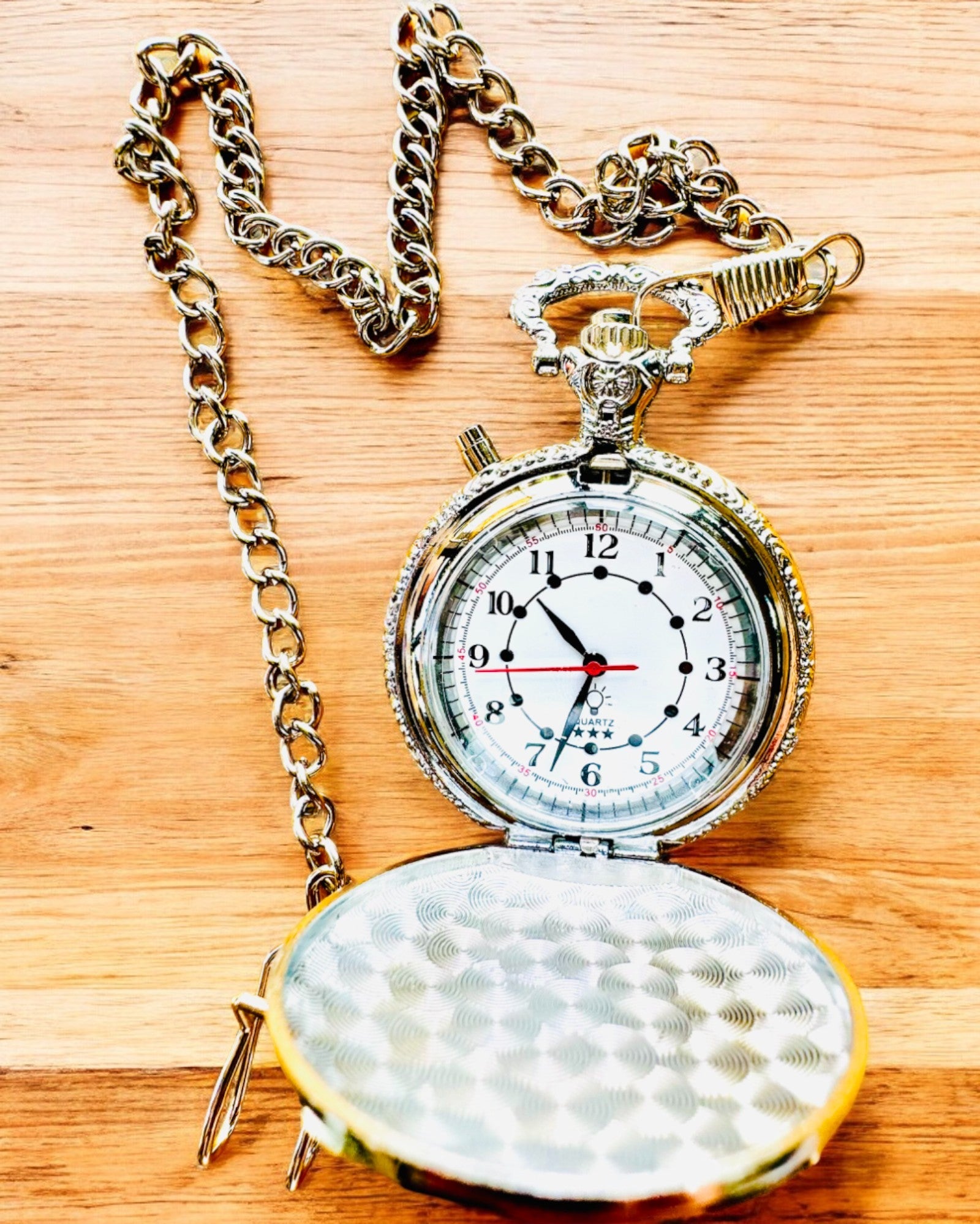 Kapesní hodinky "Motocyklový Elegán 2" – Gravírování jako dárek, 3 barevné varianty